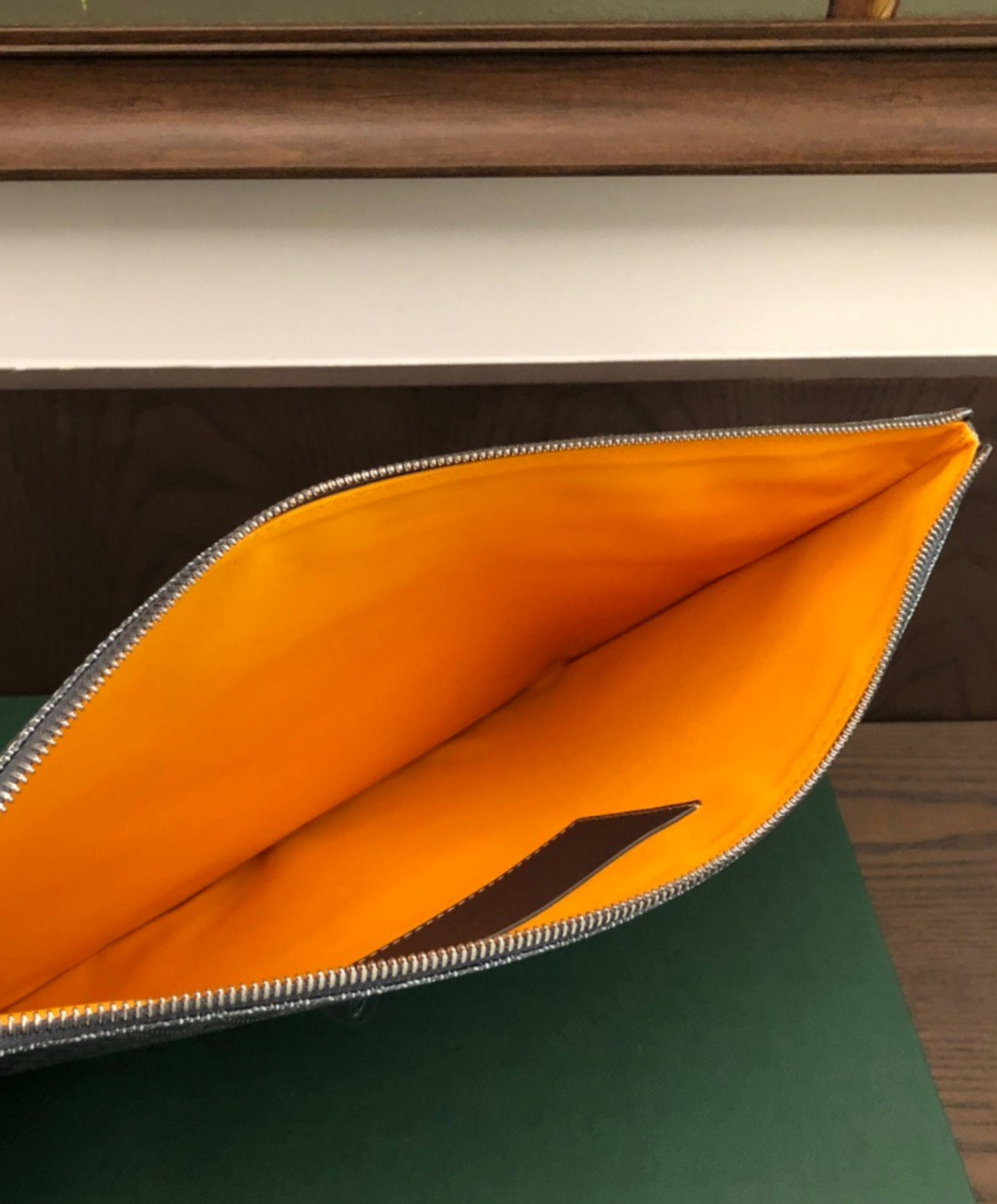 Senat GM Pouch