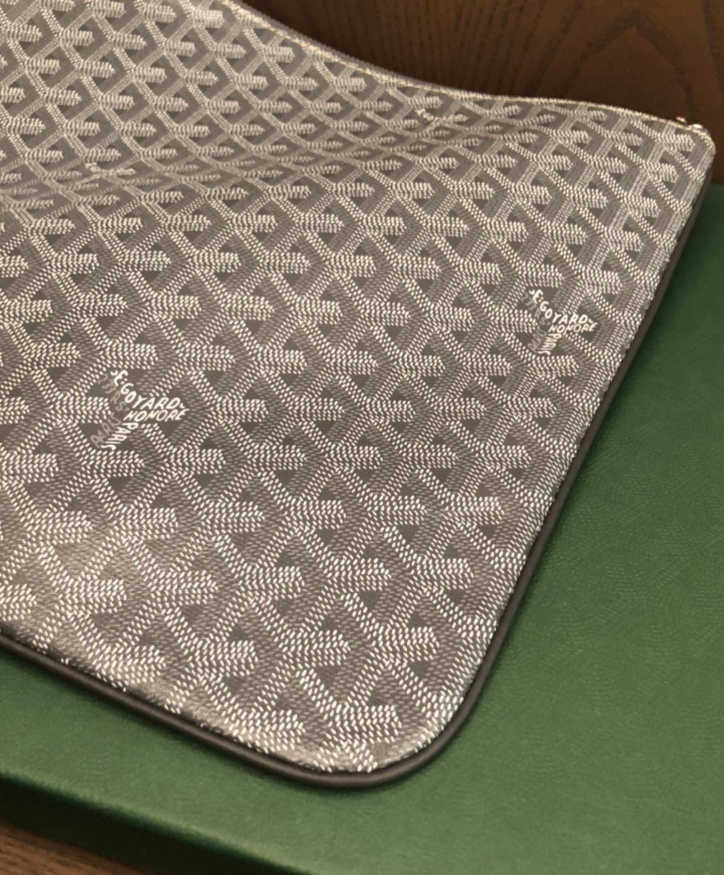 Senat GM Pouch