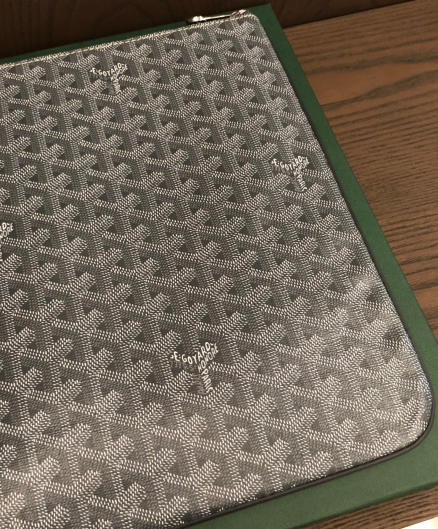 Senat GM Pouch