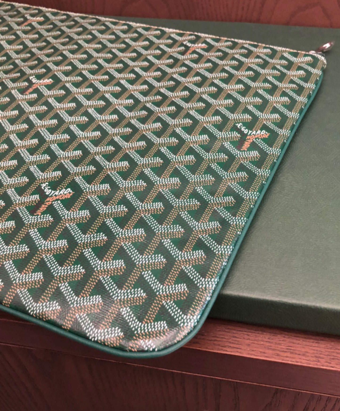 Senat GM Pouch