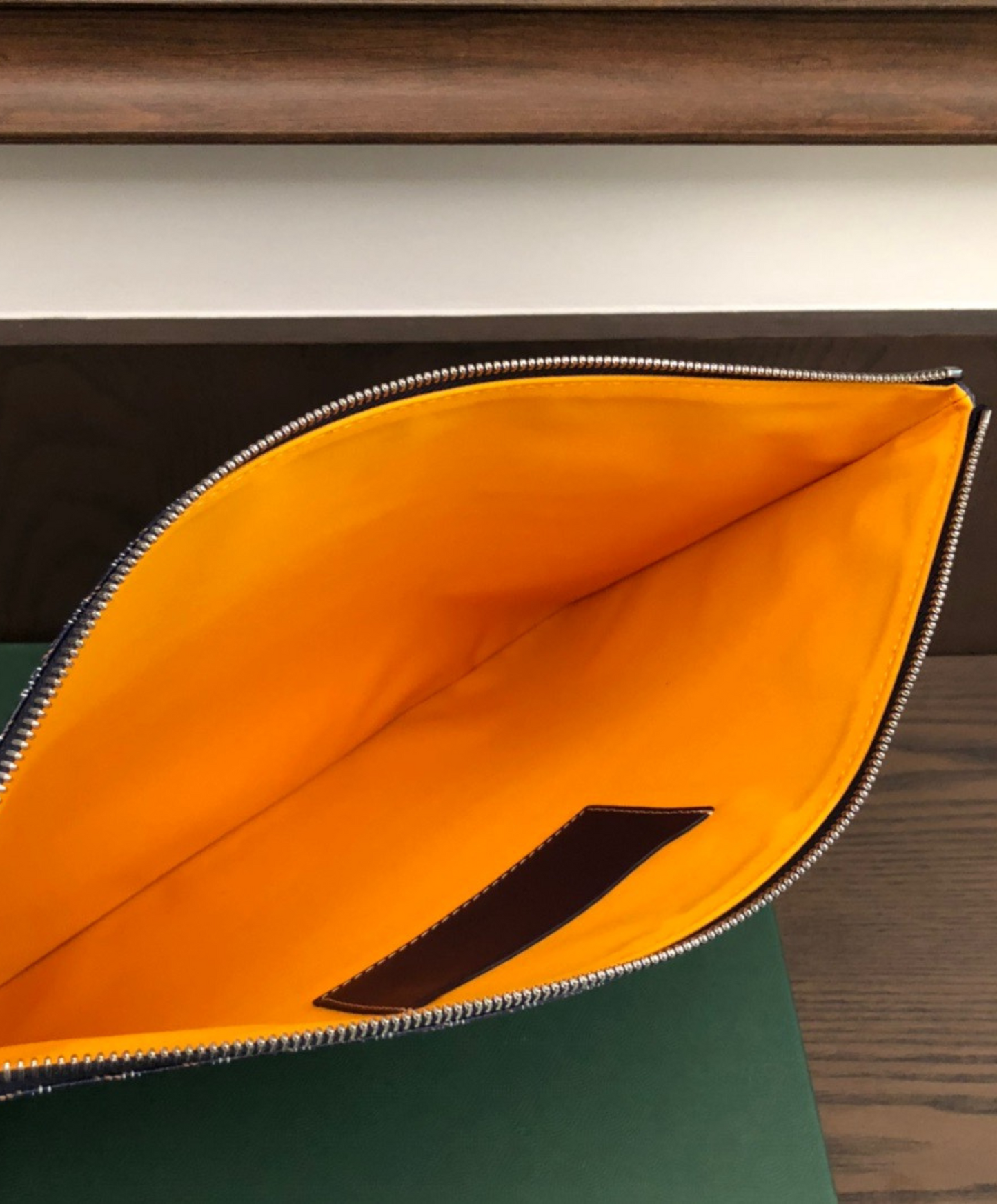 Senat GM Pouch