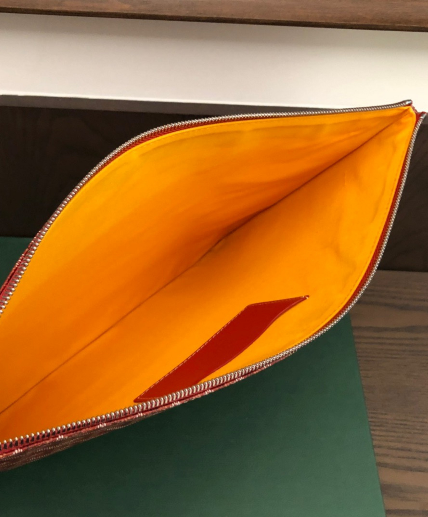 Senat GM Pouch