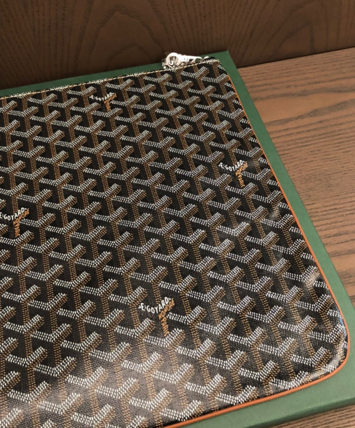 Senat GM Pouch