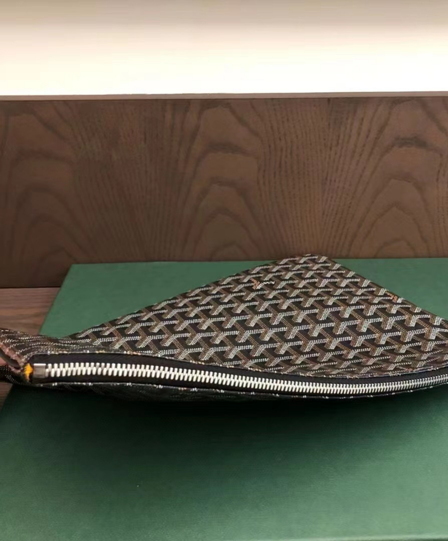 Senat MGM Pouch