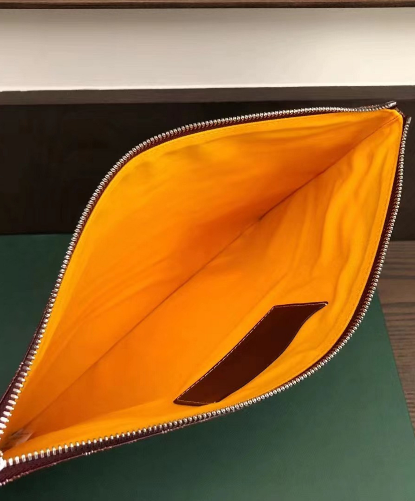Senat MGM Pouch