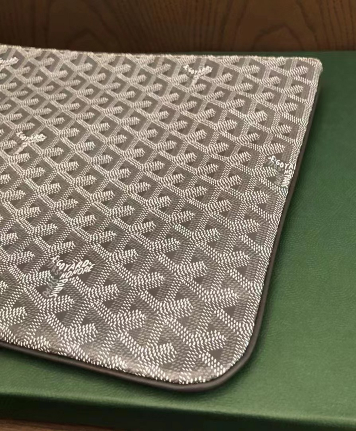Senat MGM Pouch
