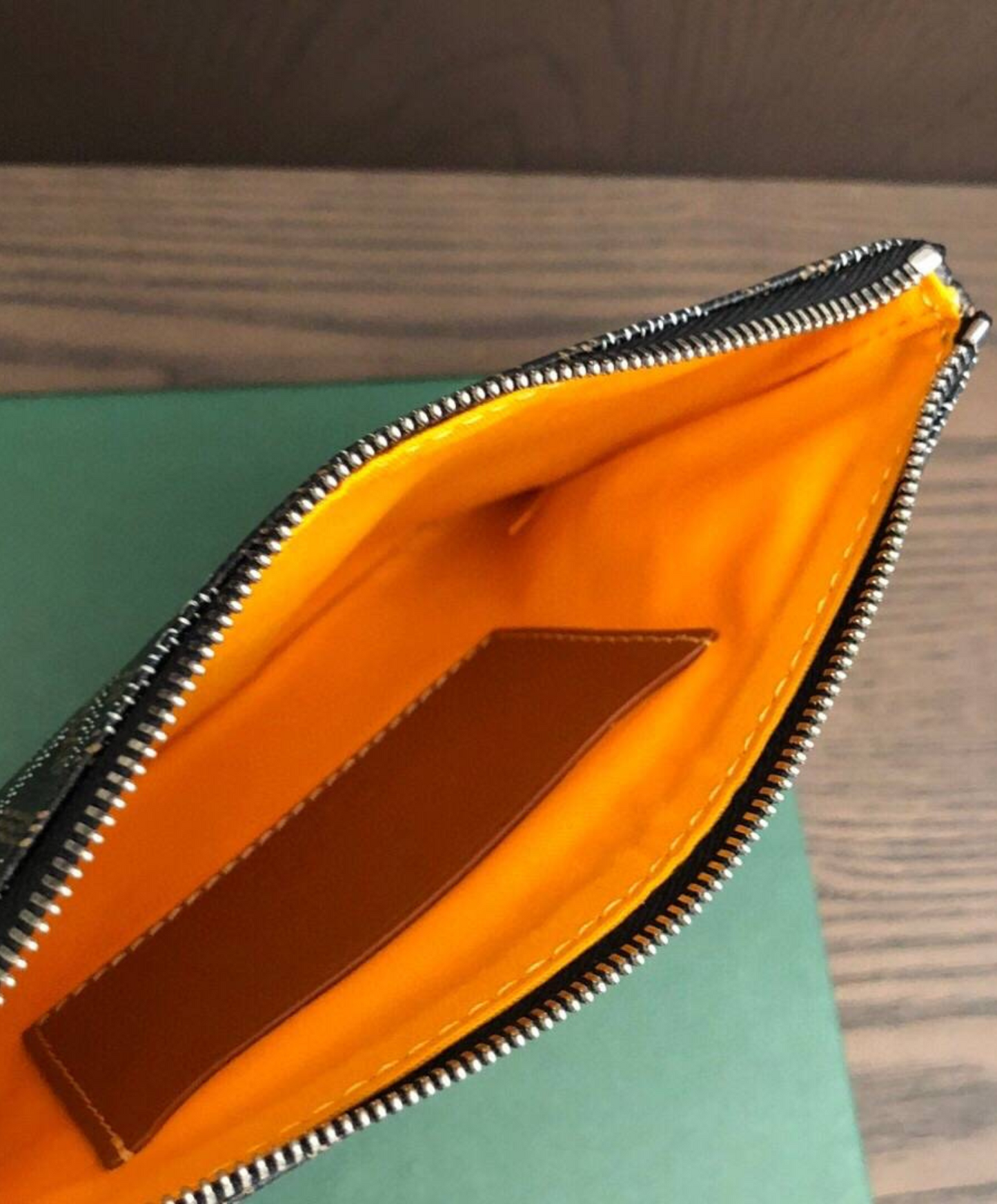 Senat PM Pouch