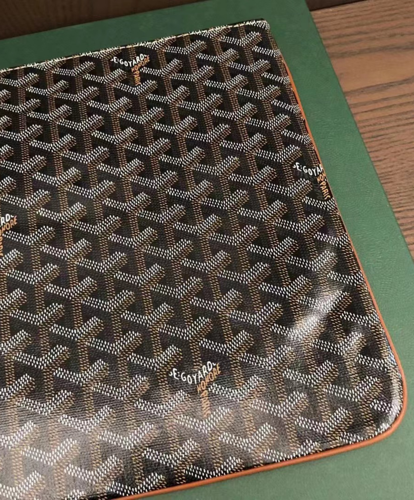 Senat MGM Pouch