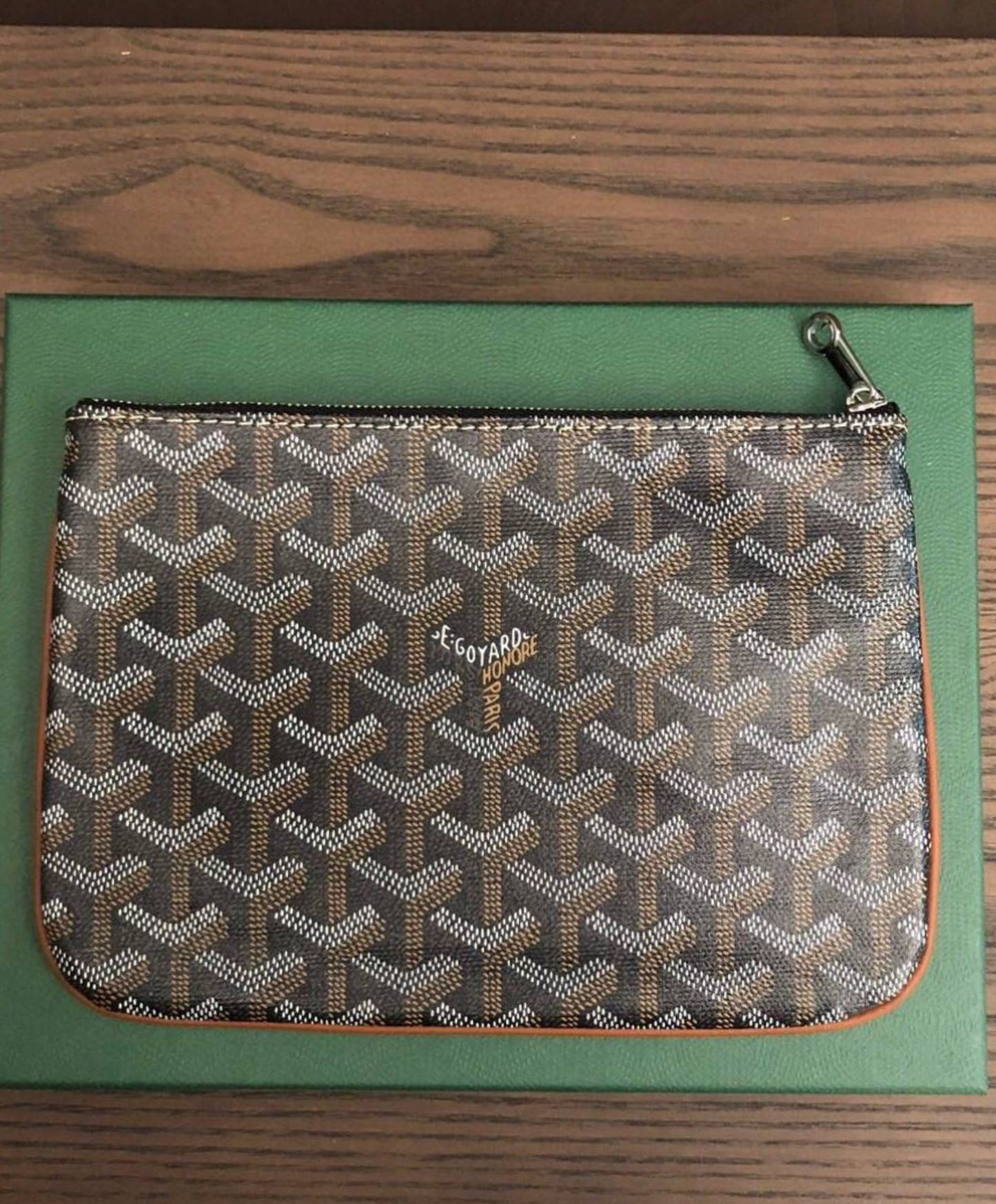 Senat PM Pouch