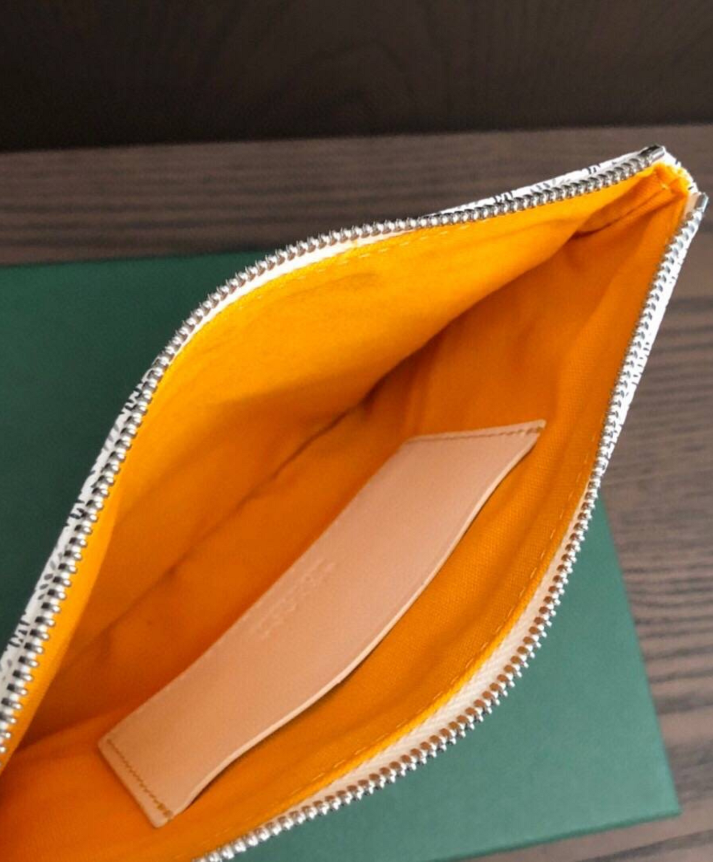 Senat PM Pouch