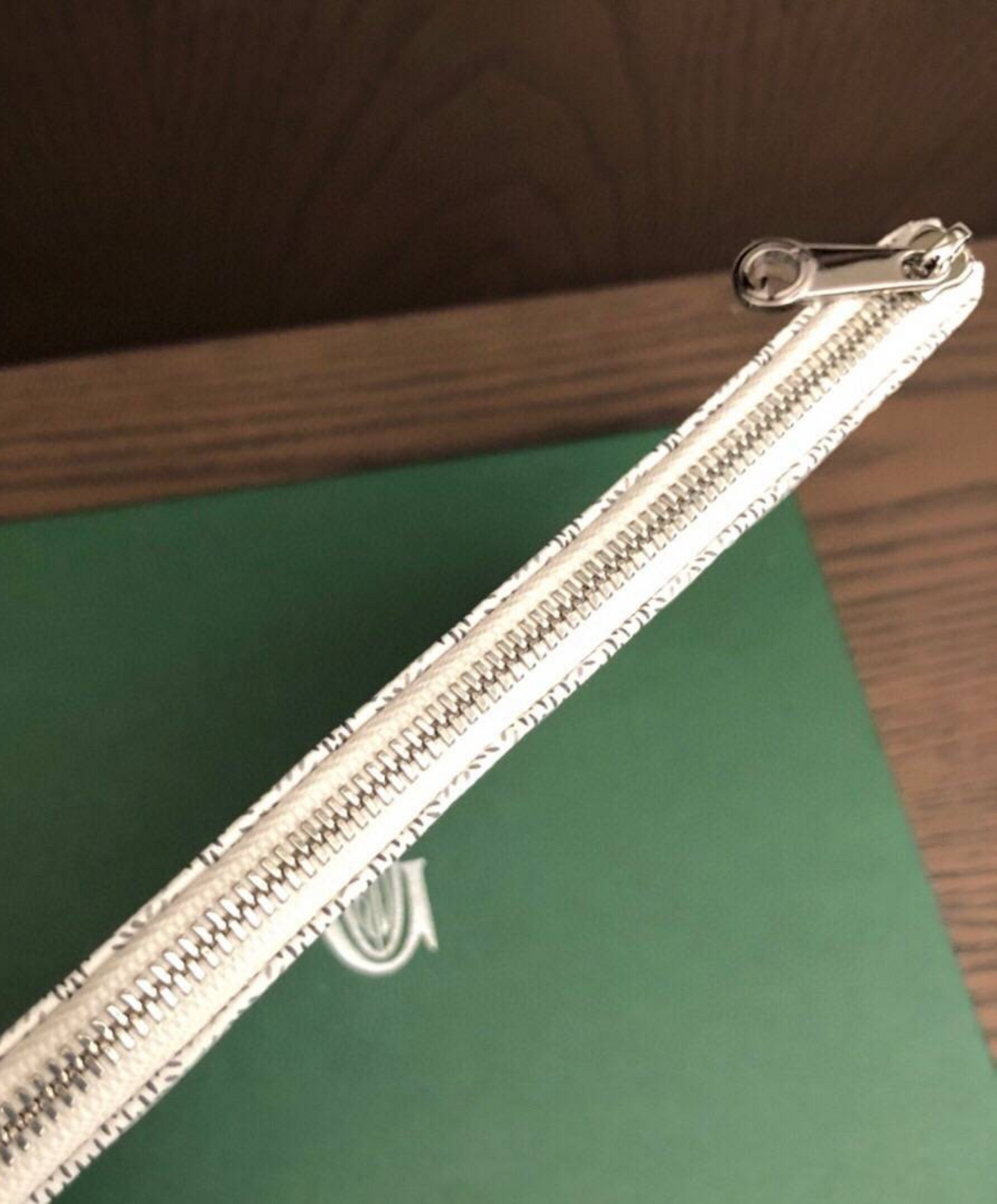 Senat PM Pouch