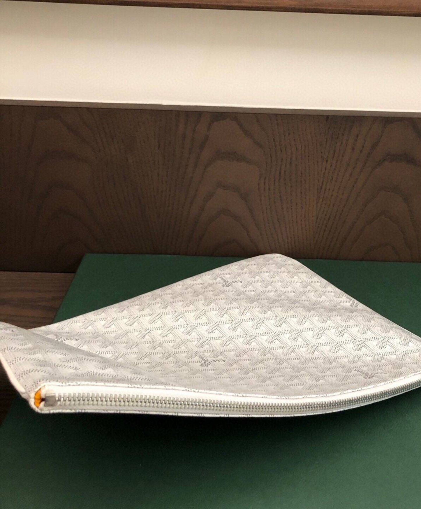 Senat MGM Pouch