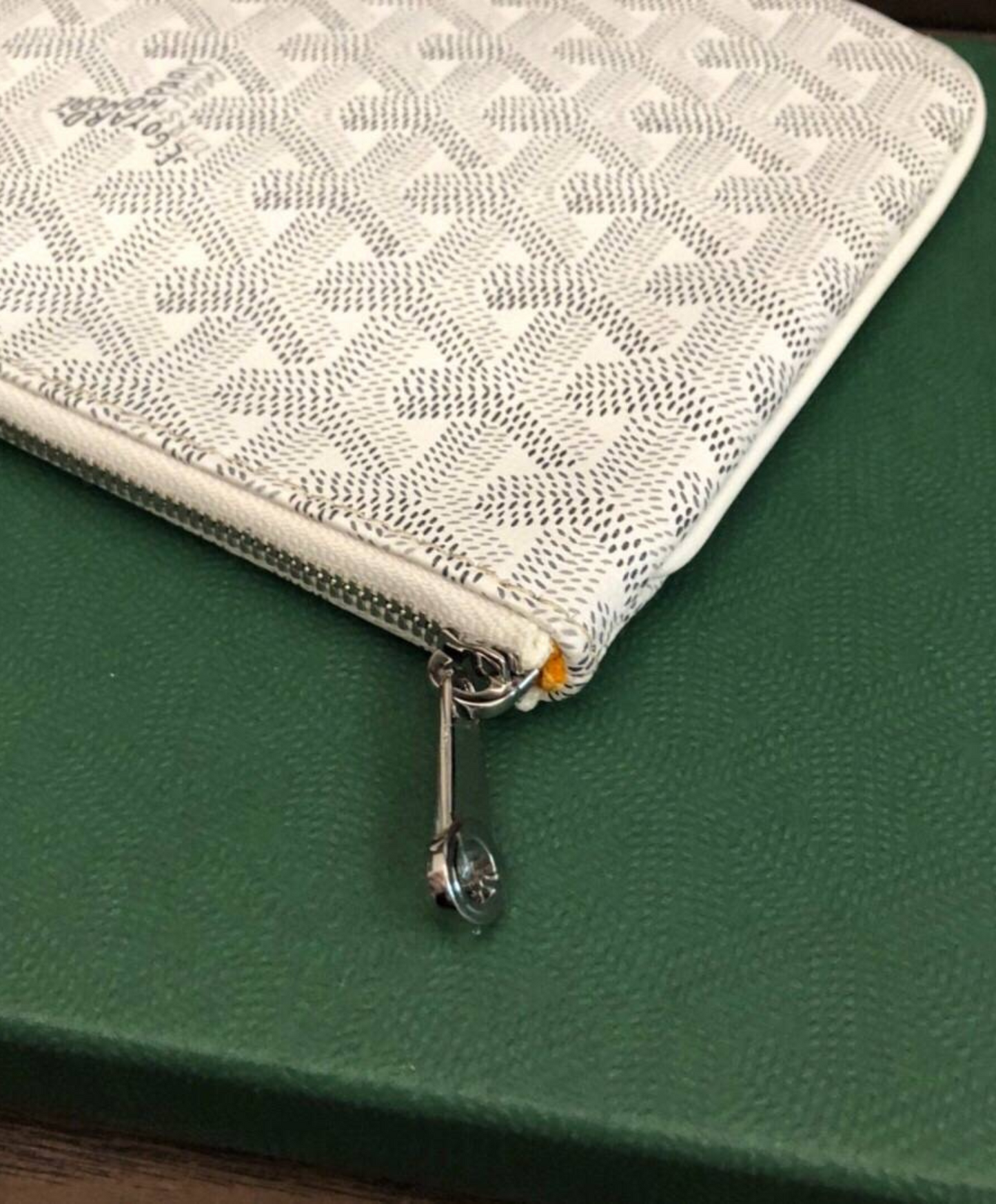 Senat PM Pouch