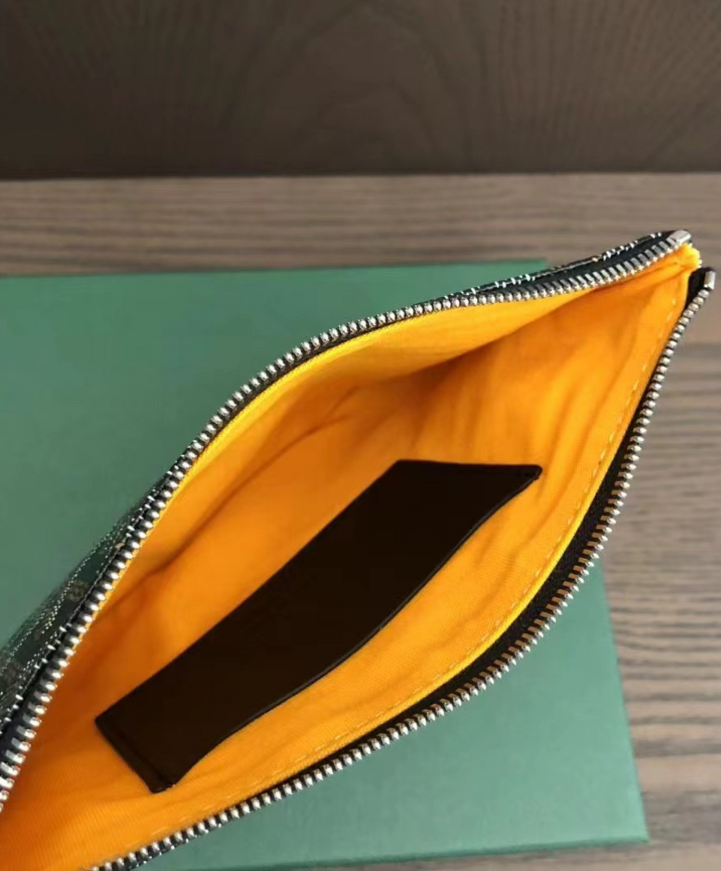 Senat PM Pouch