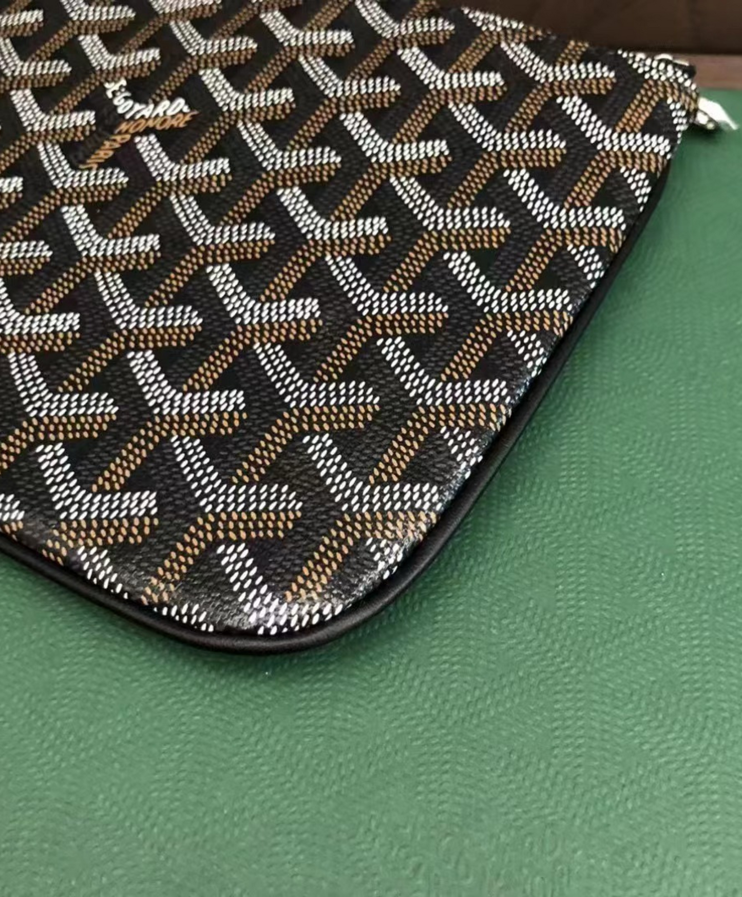 Senat PM Pouch