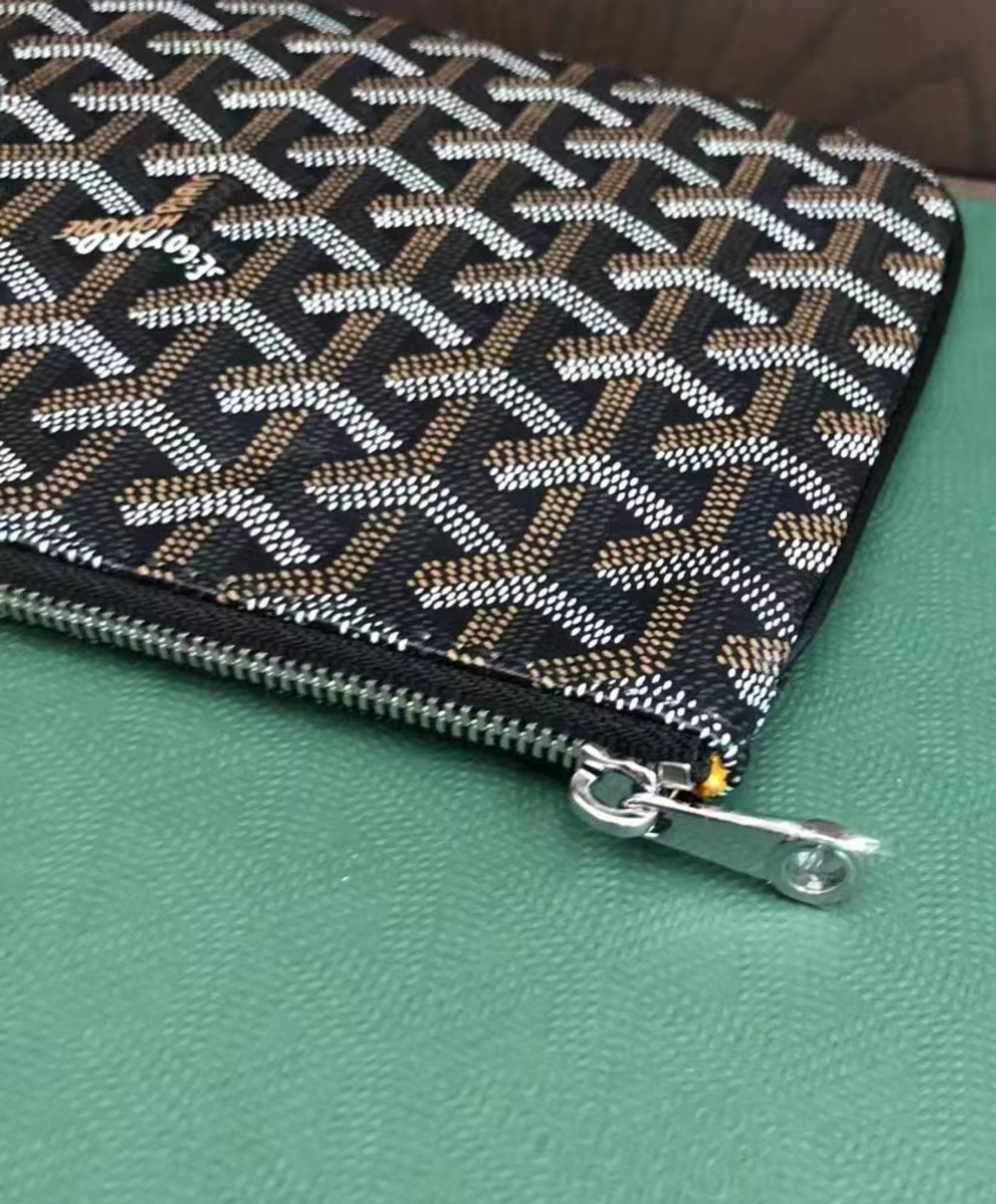 Senat PM Pouch