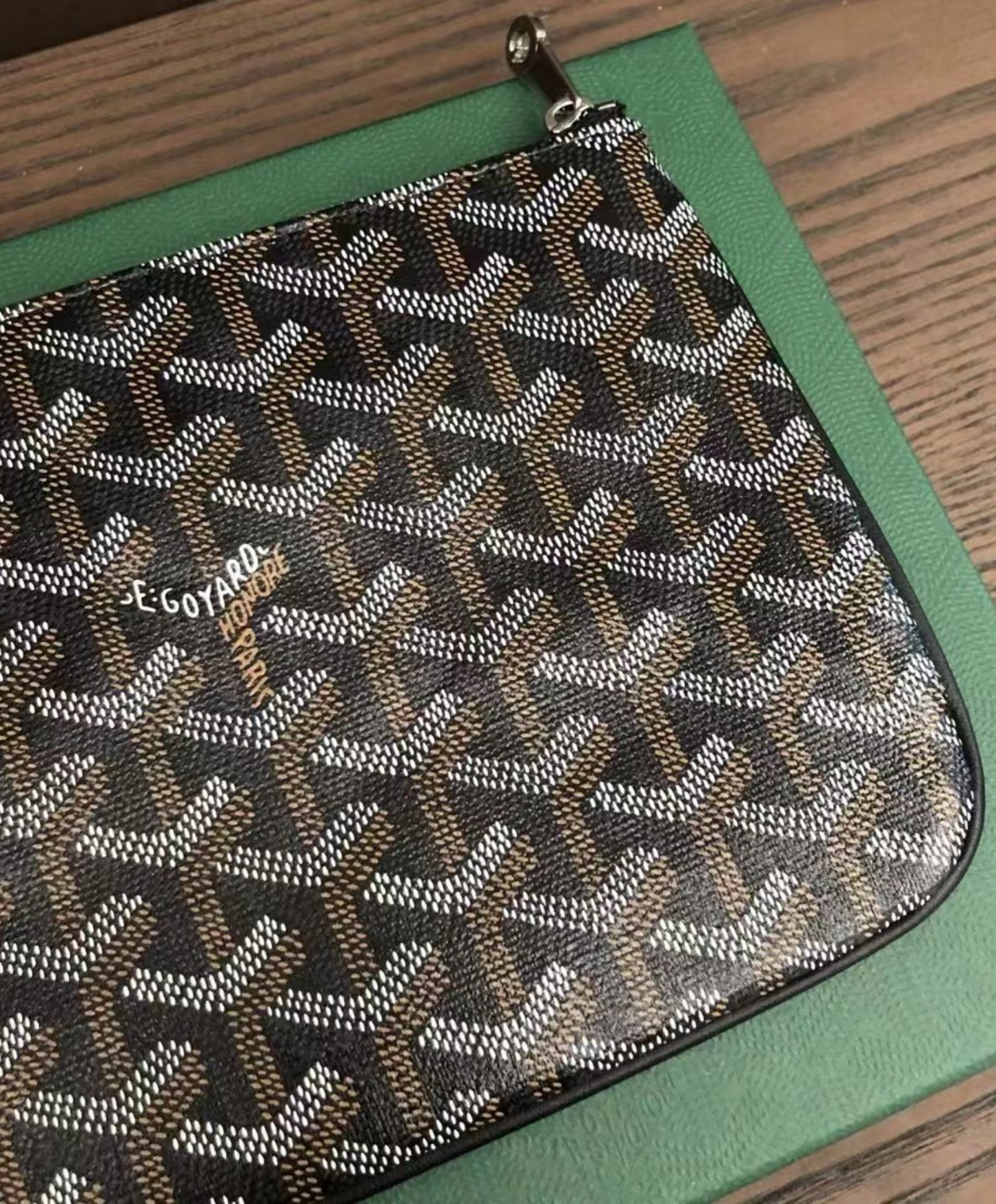 Senat PM Pouch
