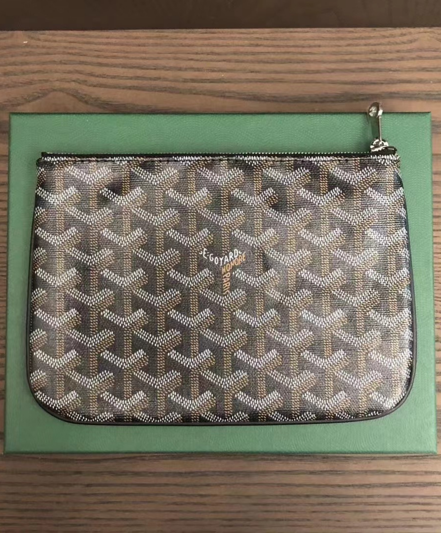 Senat PM Pouch