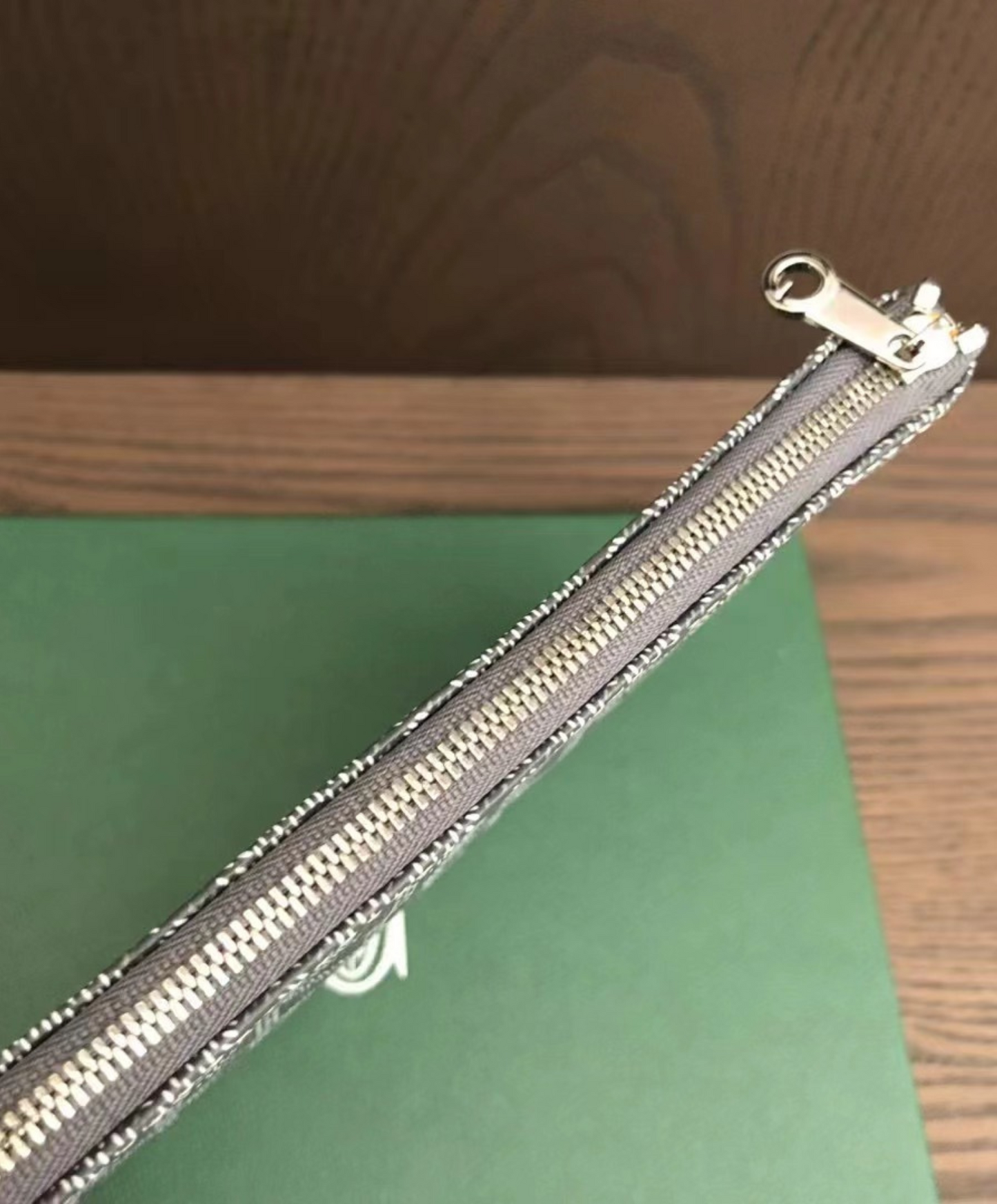 Senat PM Pouch