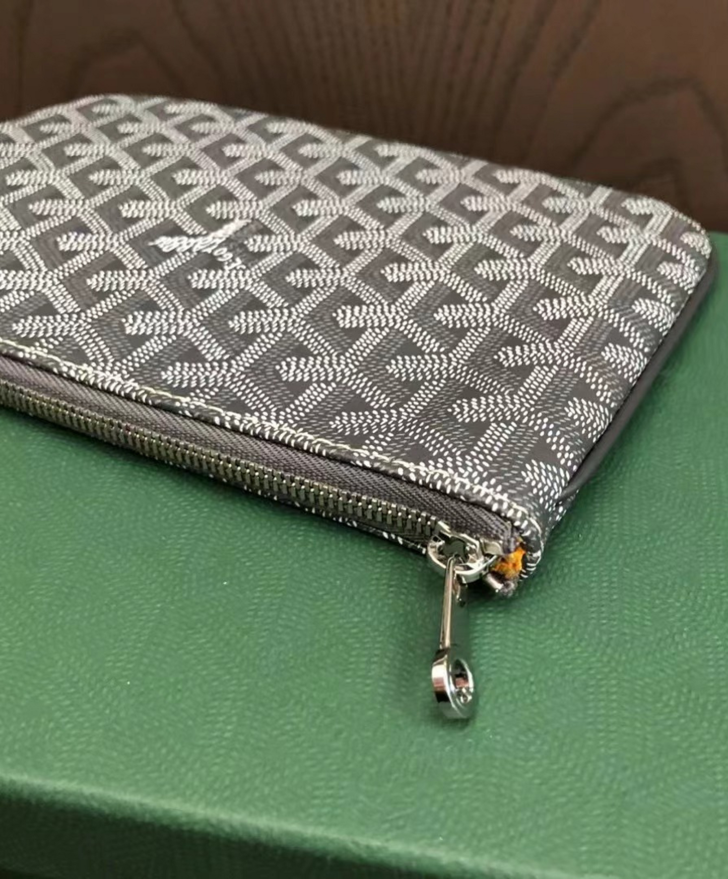 Senat PM Pouch