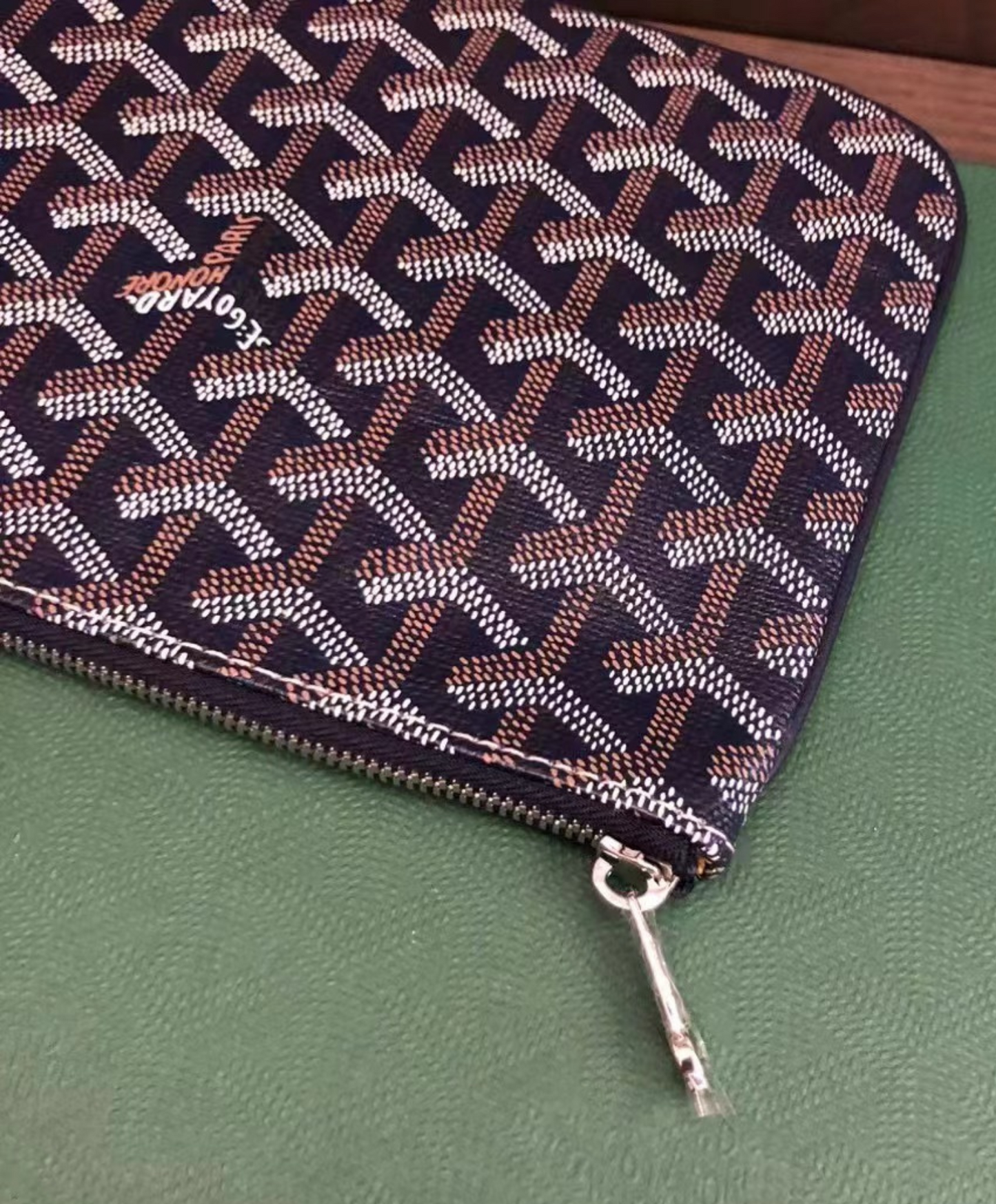 Senat PM Pouch