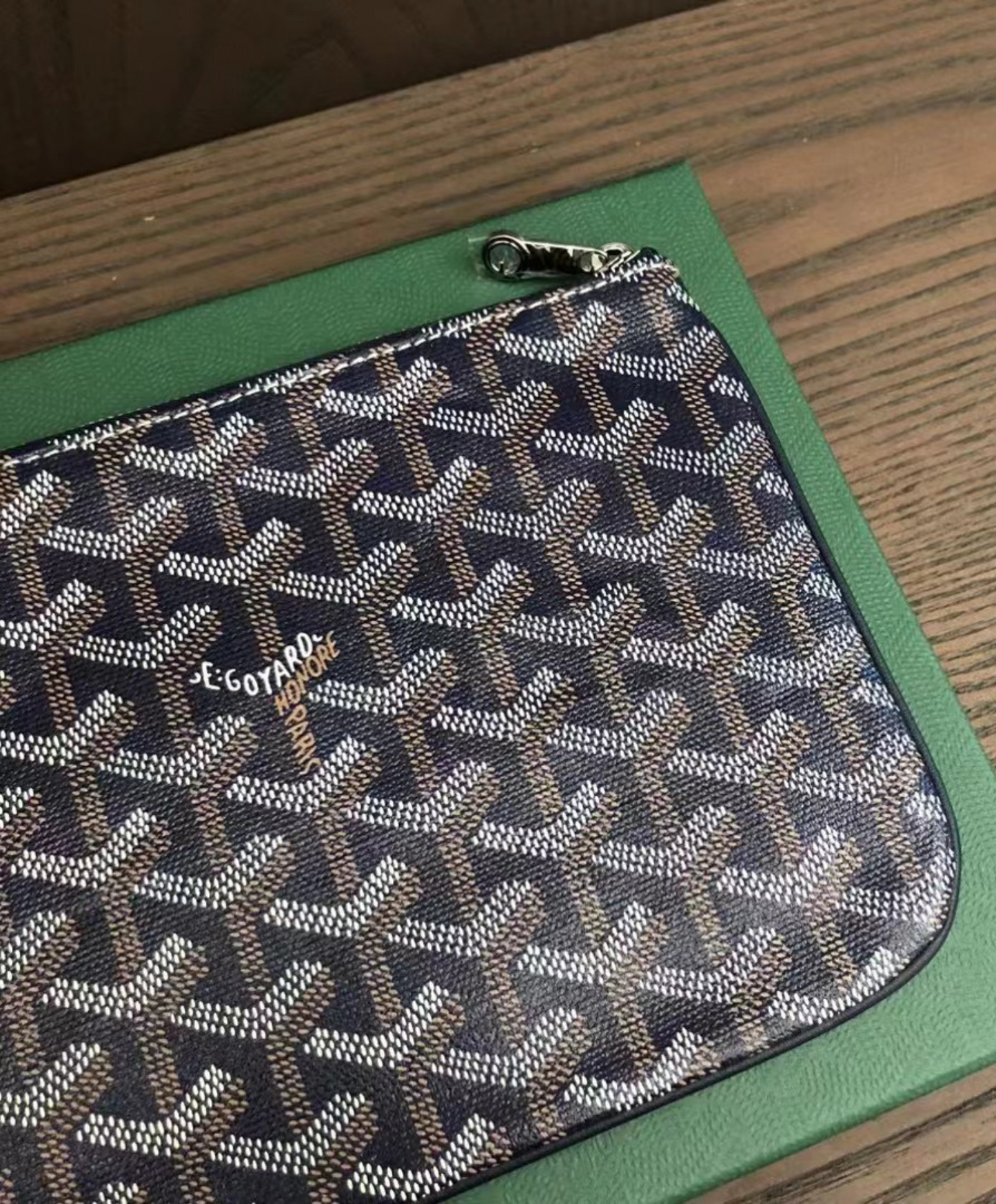 Senat PM Pouch