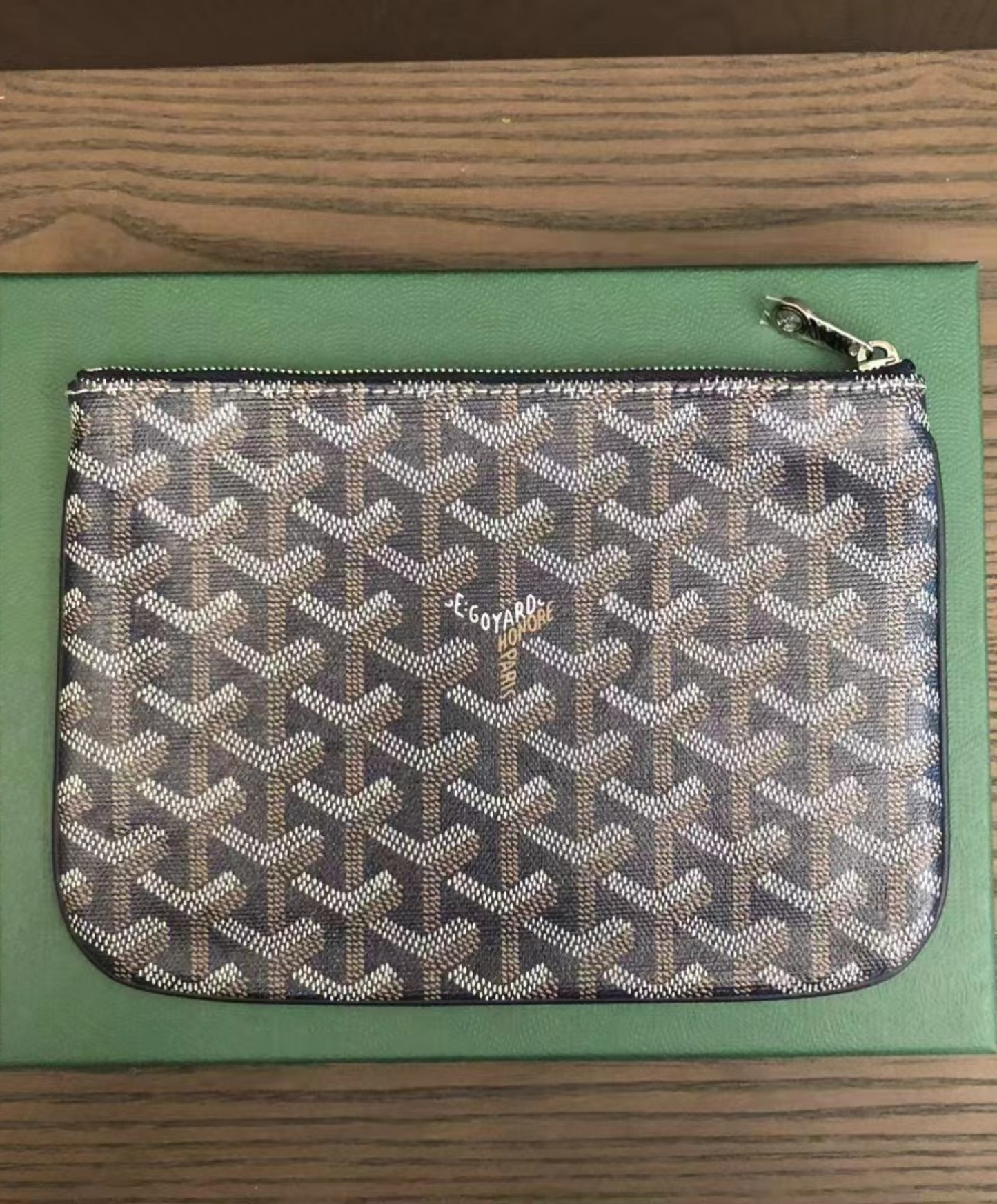 Senat PM Pouch