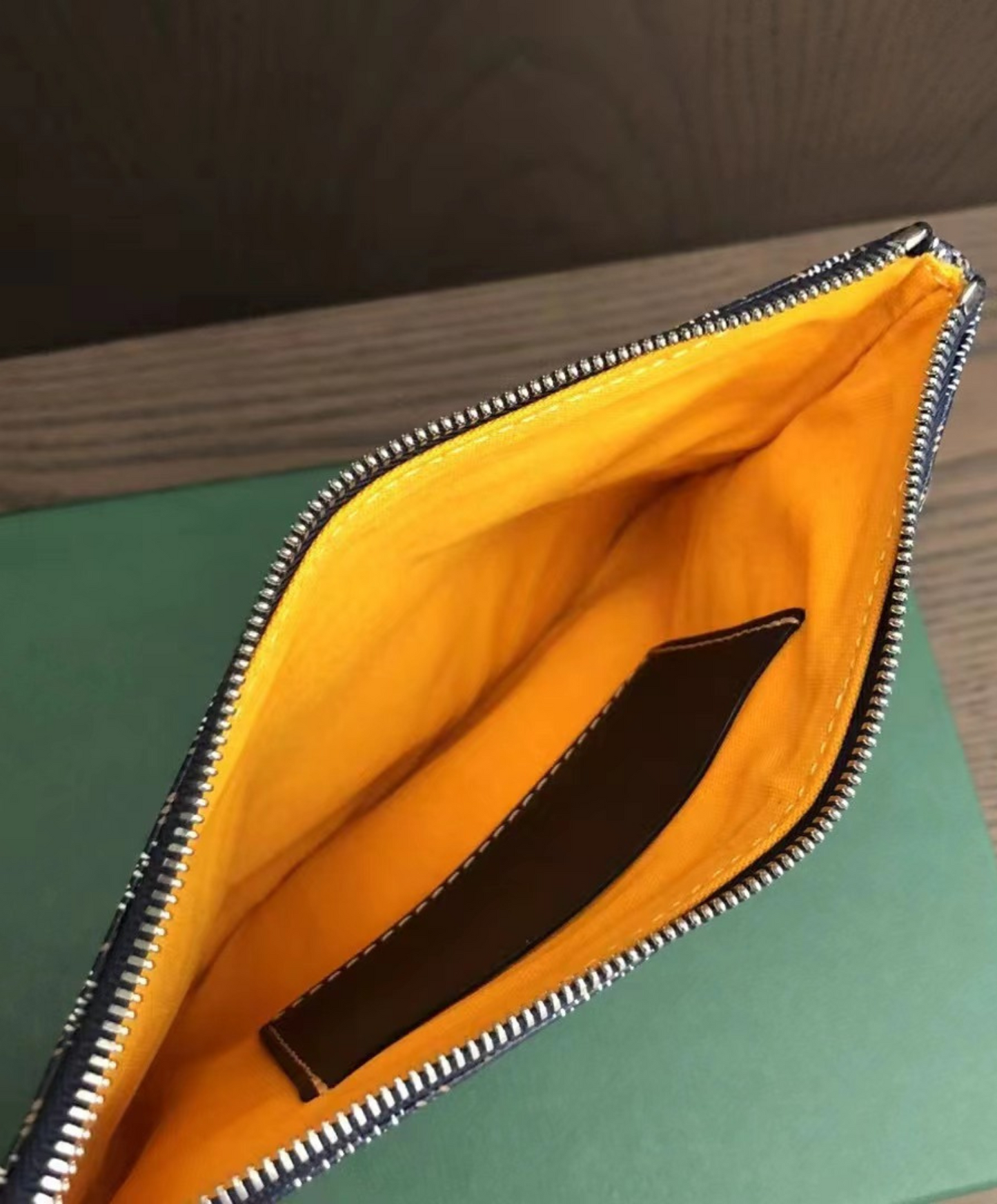 Senat PM Pouch