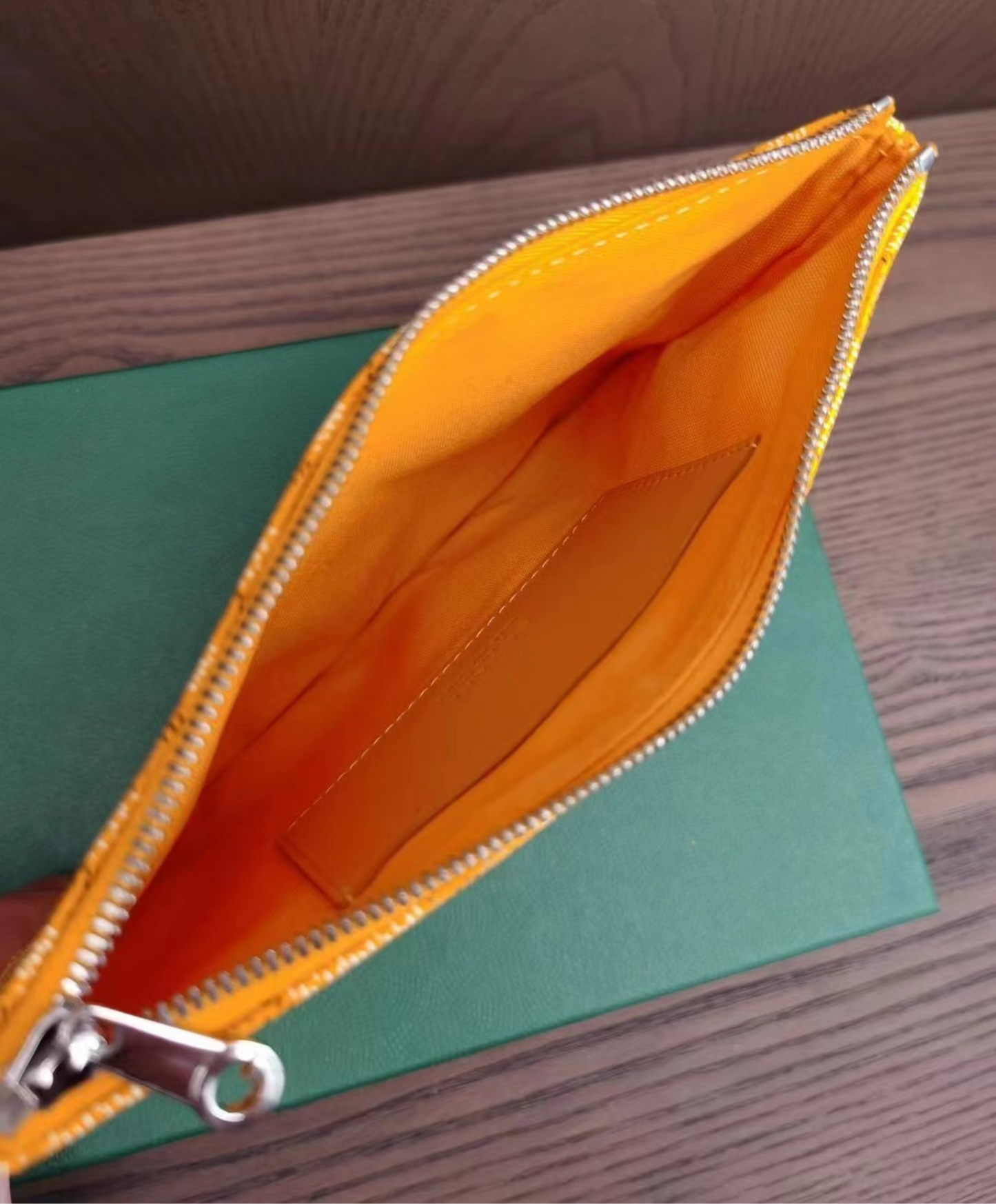 Senat PM Pouch