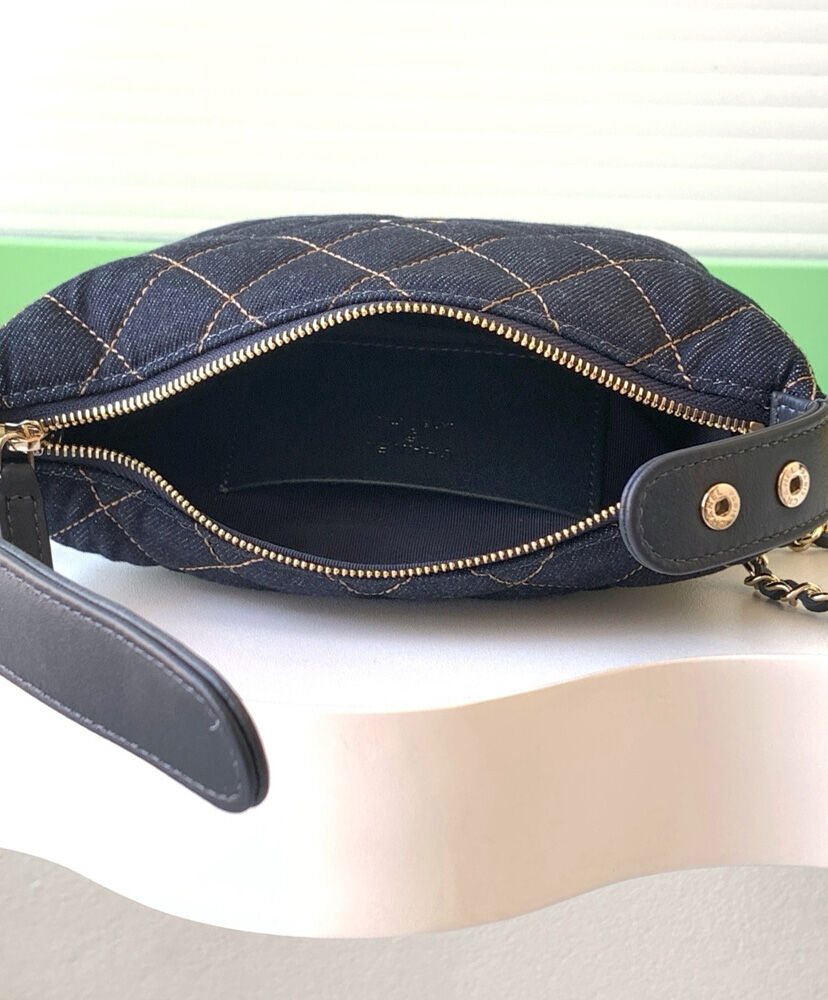 Classic Clutch With Chain