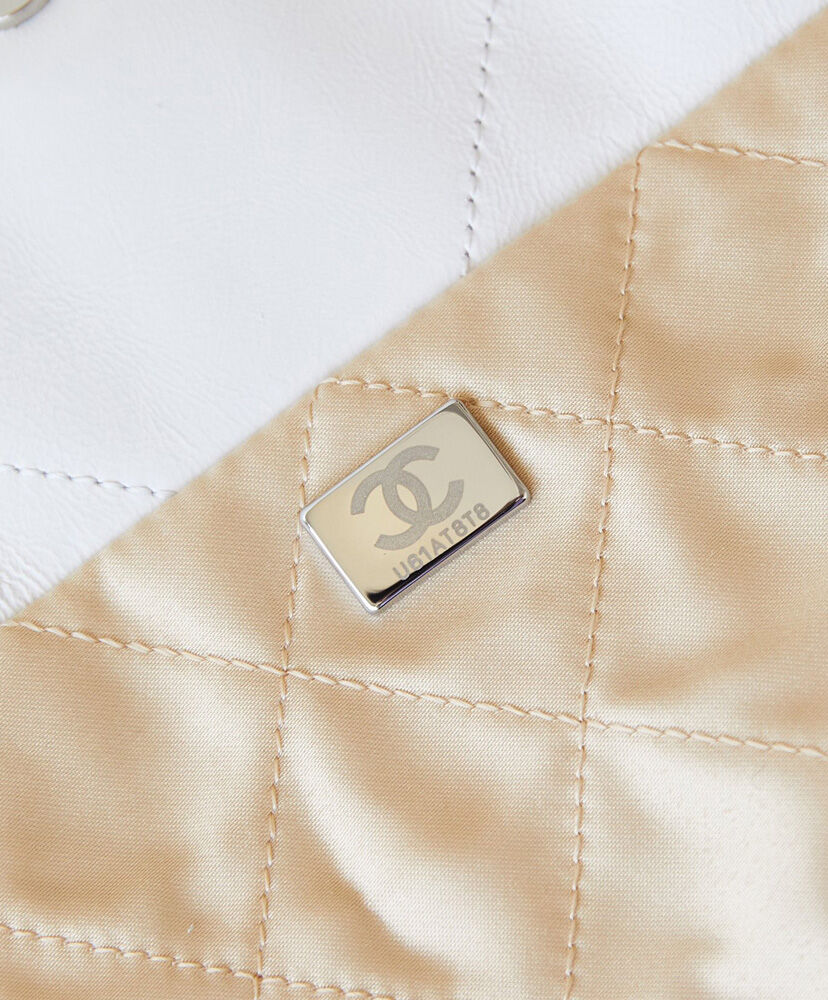 Chanel 22 Small Handbag