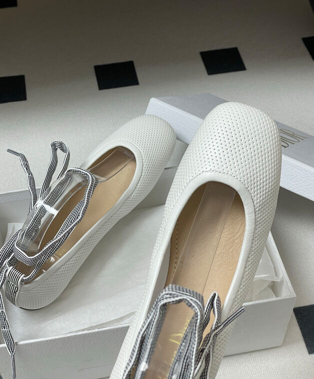 D-Journey Lace-Up Ballet Flat