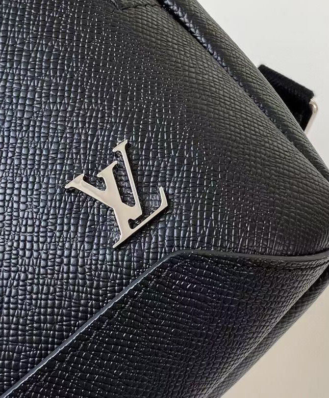 Avenue Sling Bag