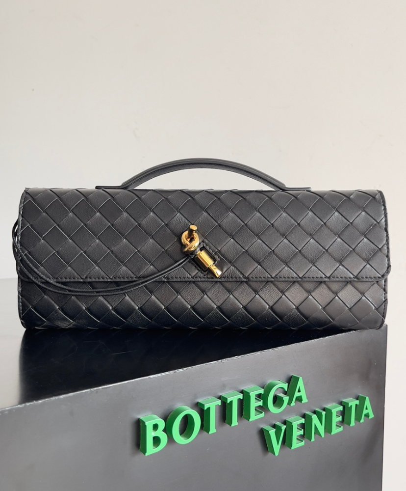 Andiamo Long Small Leather Clutch