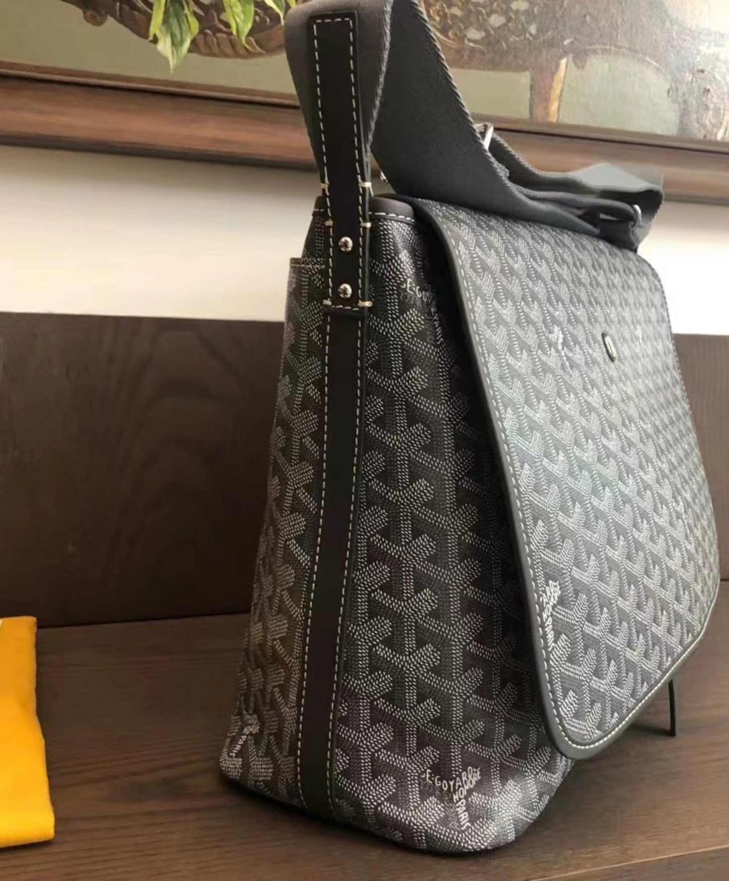 Capetien MM Messenger Bag