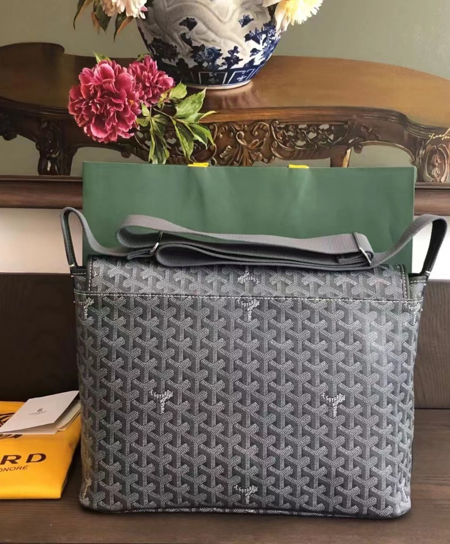 Capetien MM Messenger Bag