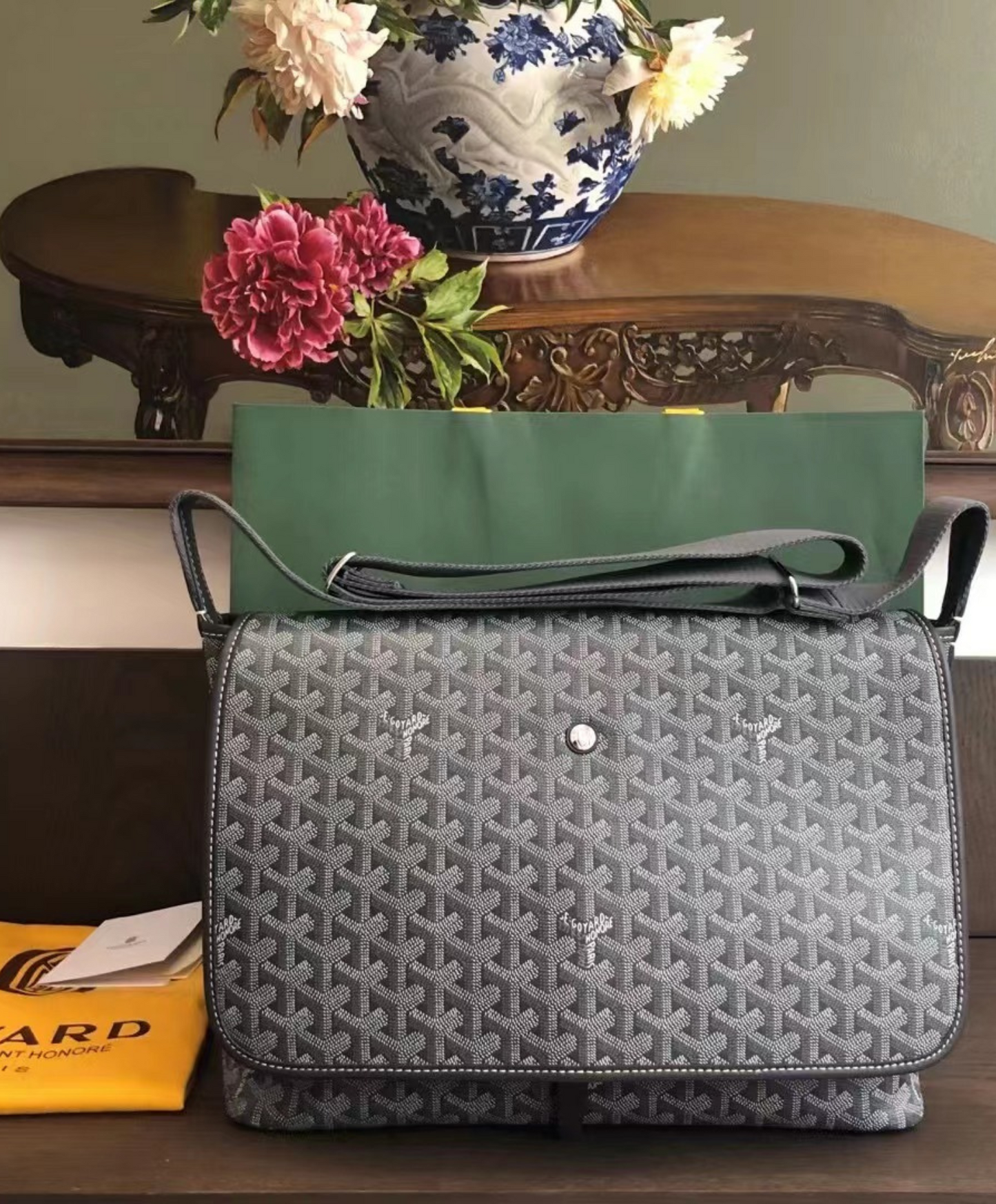 Capetien MM Messenger Bag