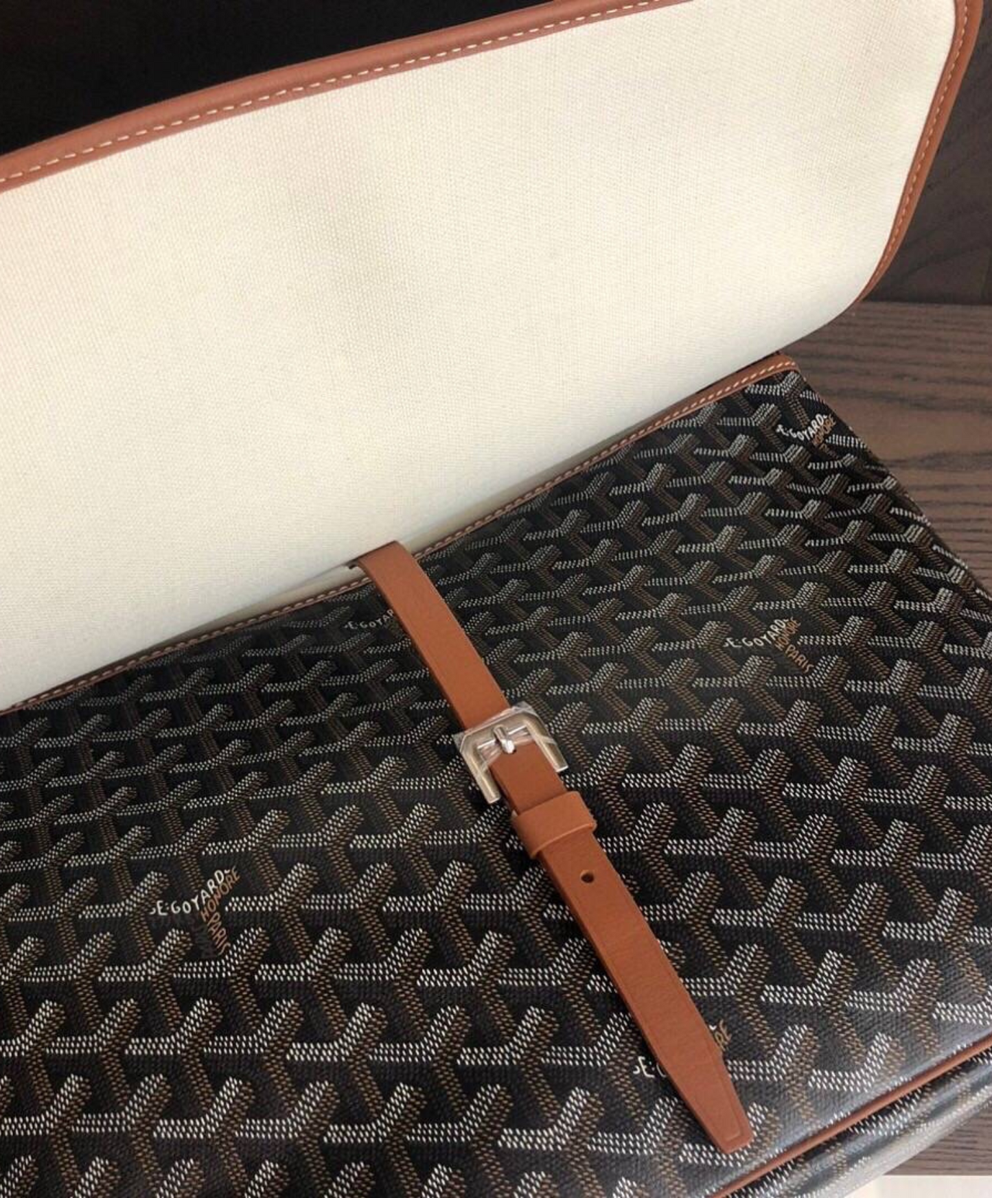 Capetien MM Messenger Bag