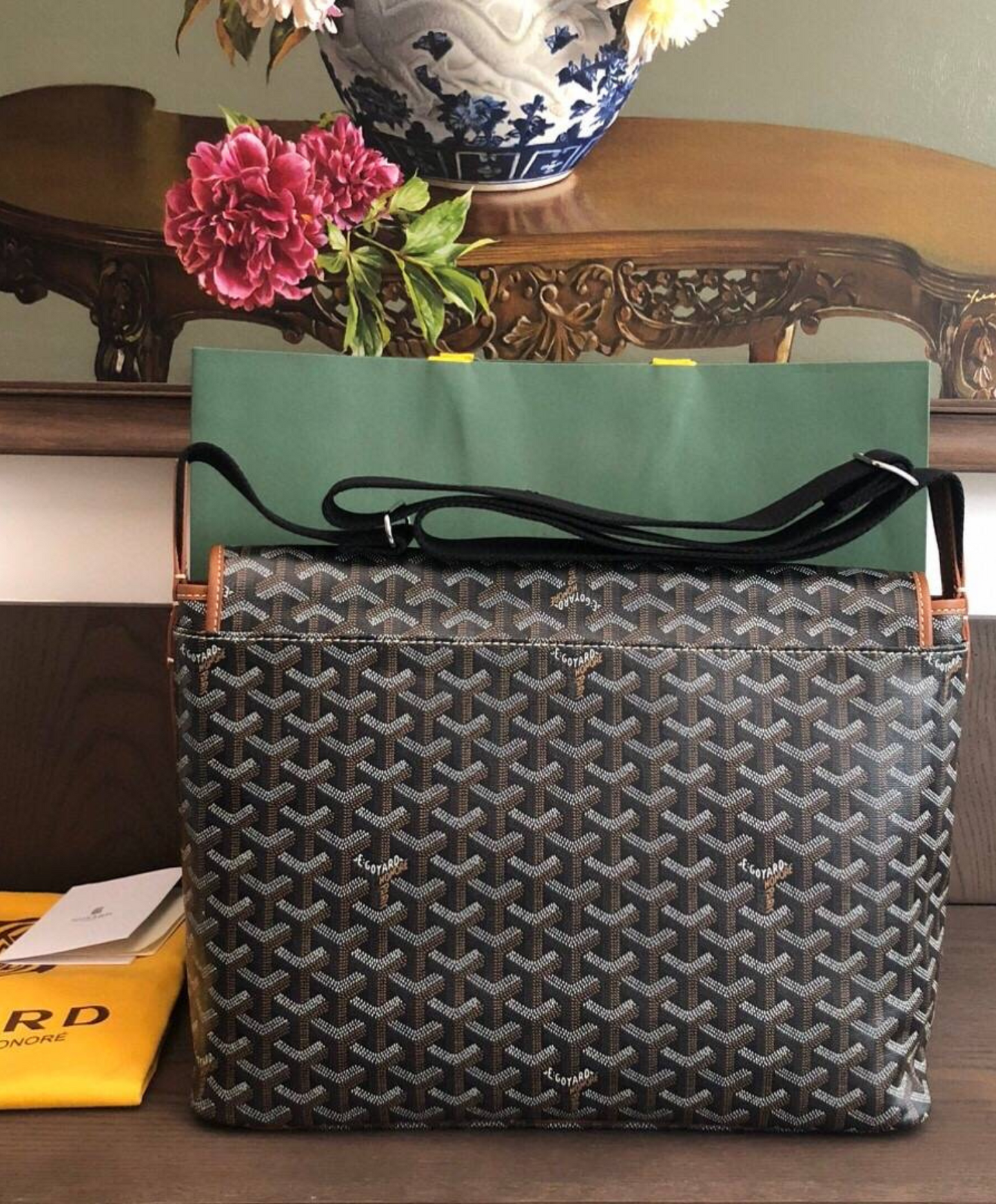 Capetien MM Messenger Bag