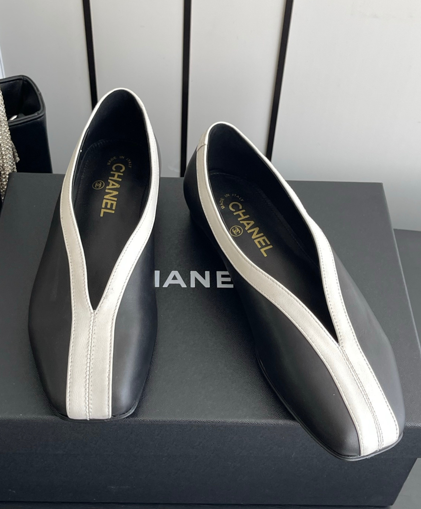 V-Cut Flat