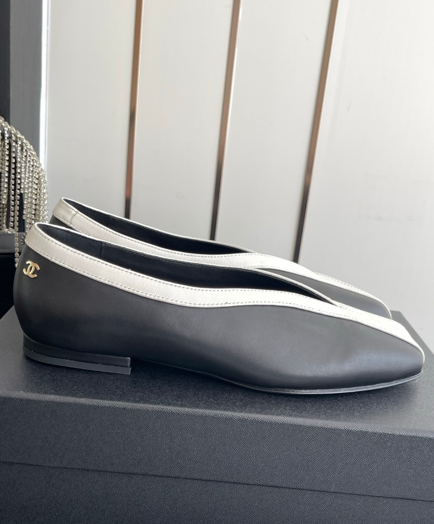 V-Cut Flat