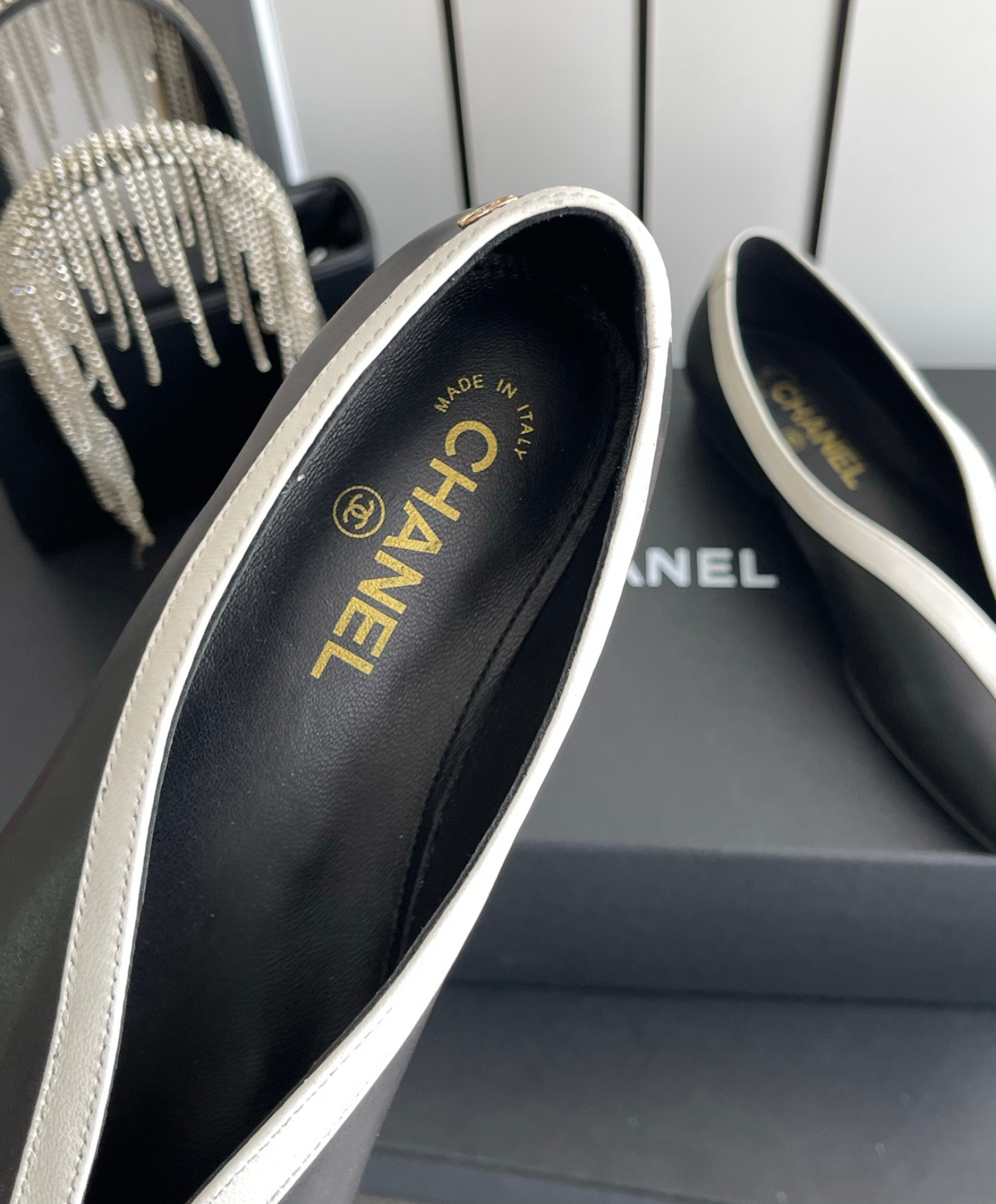 V-Cut Flat