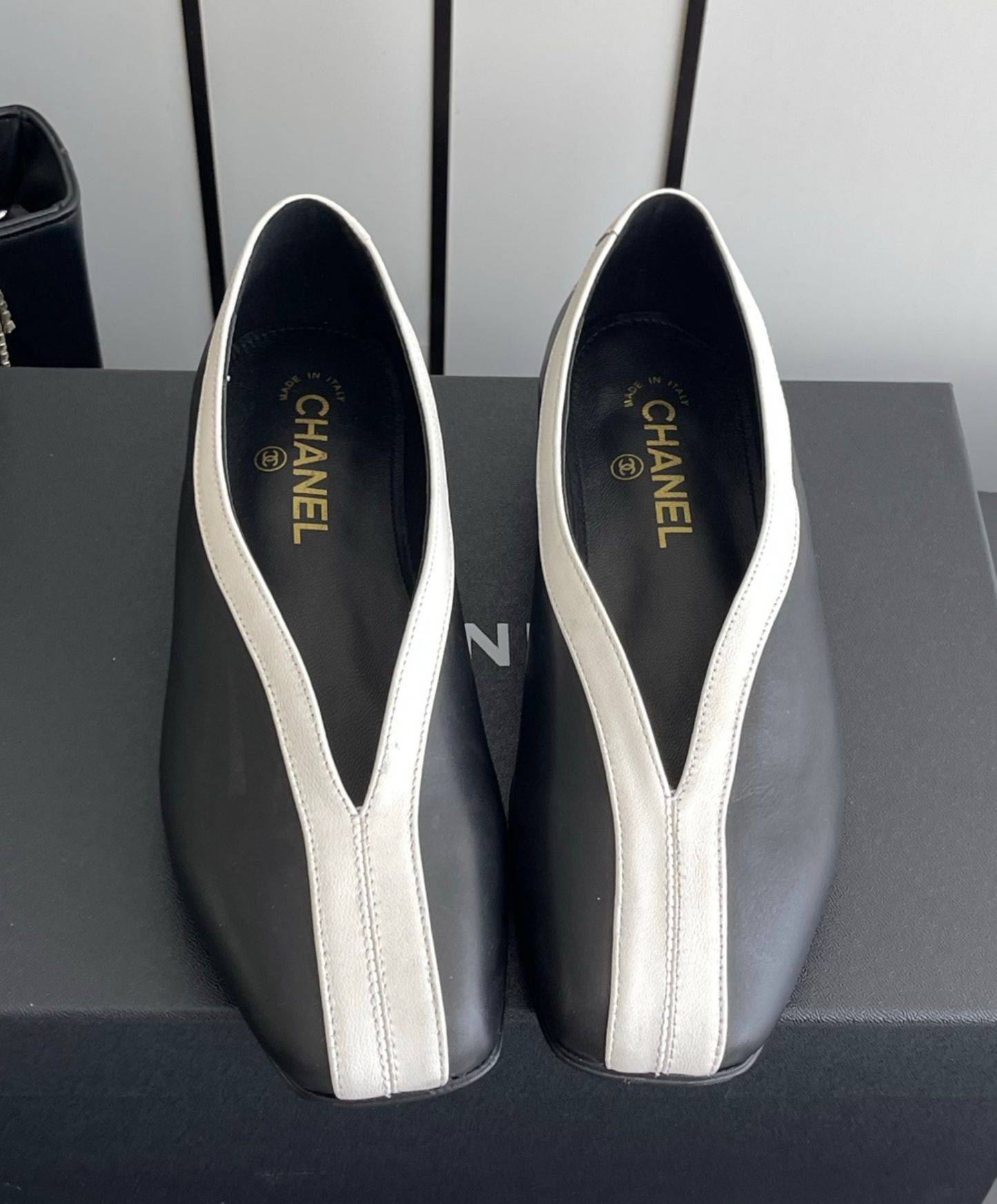 V-Cut Flat