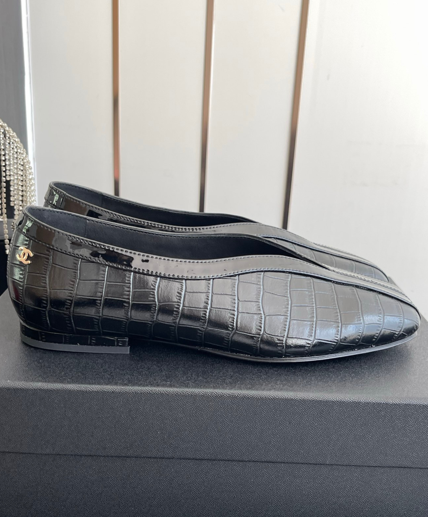 V-Cut Flat