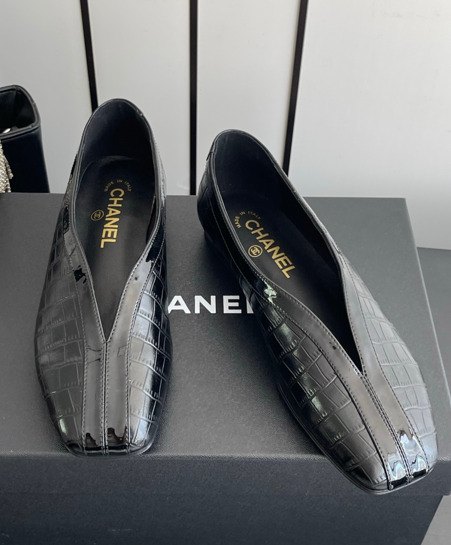 V-Cut Flat