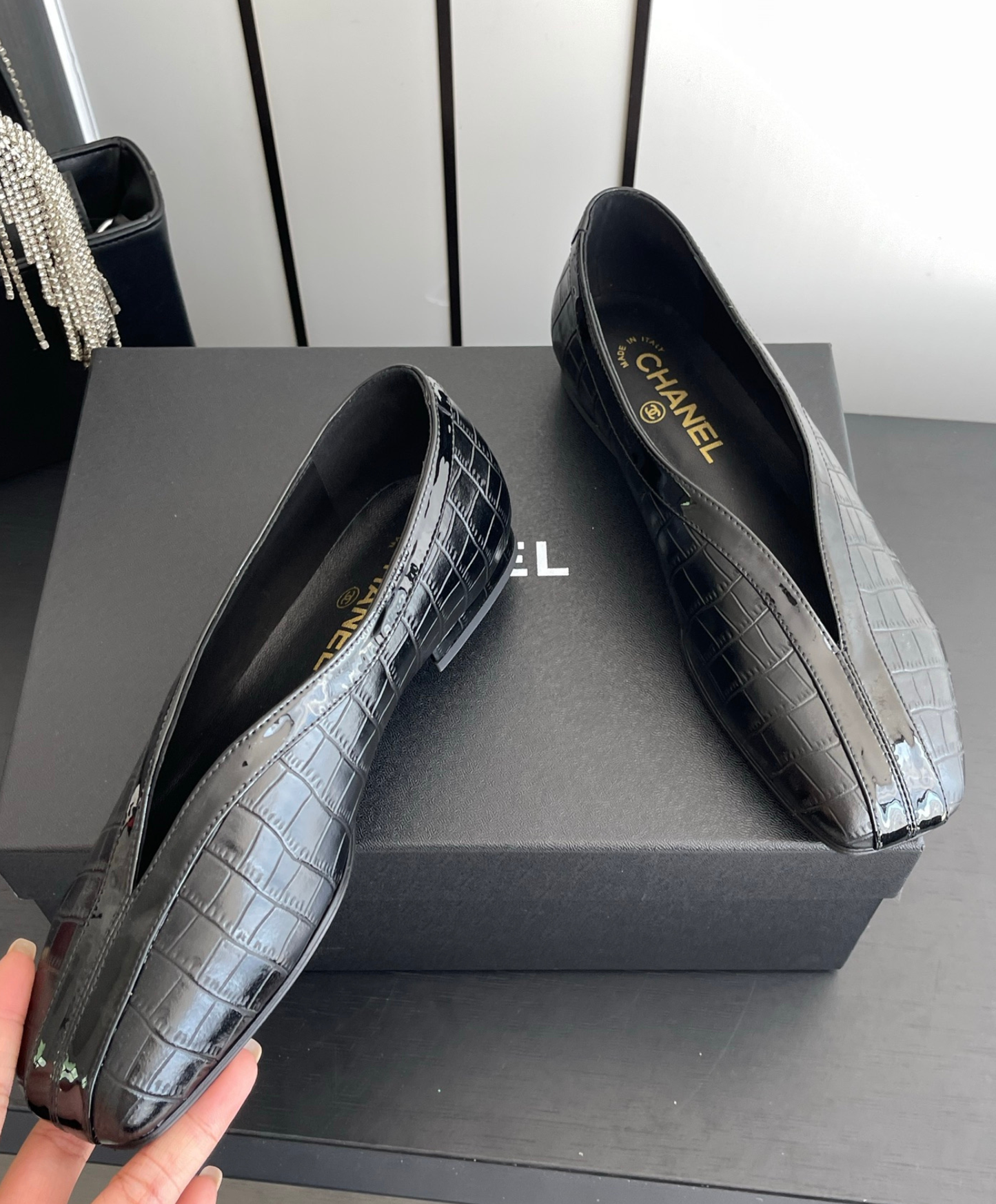 V-Cut Flat