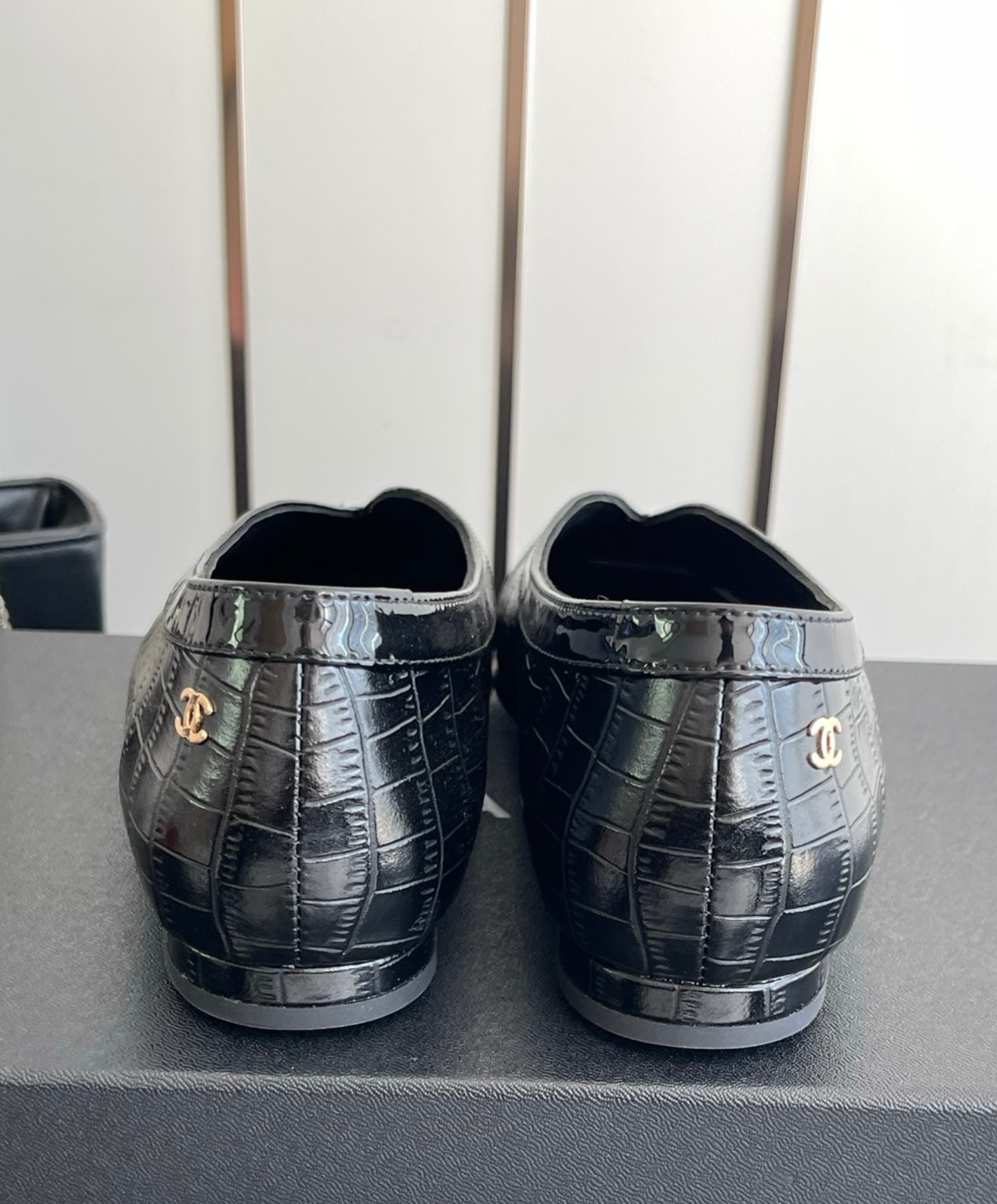 V-Cut Flat