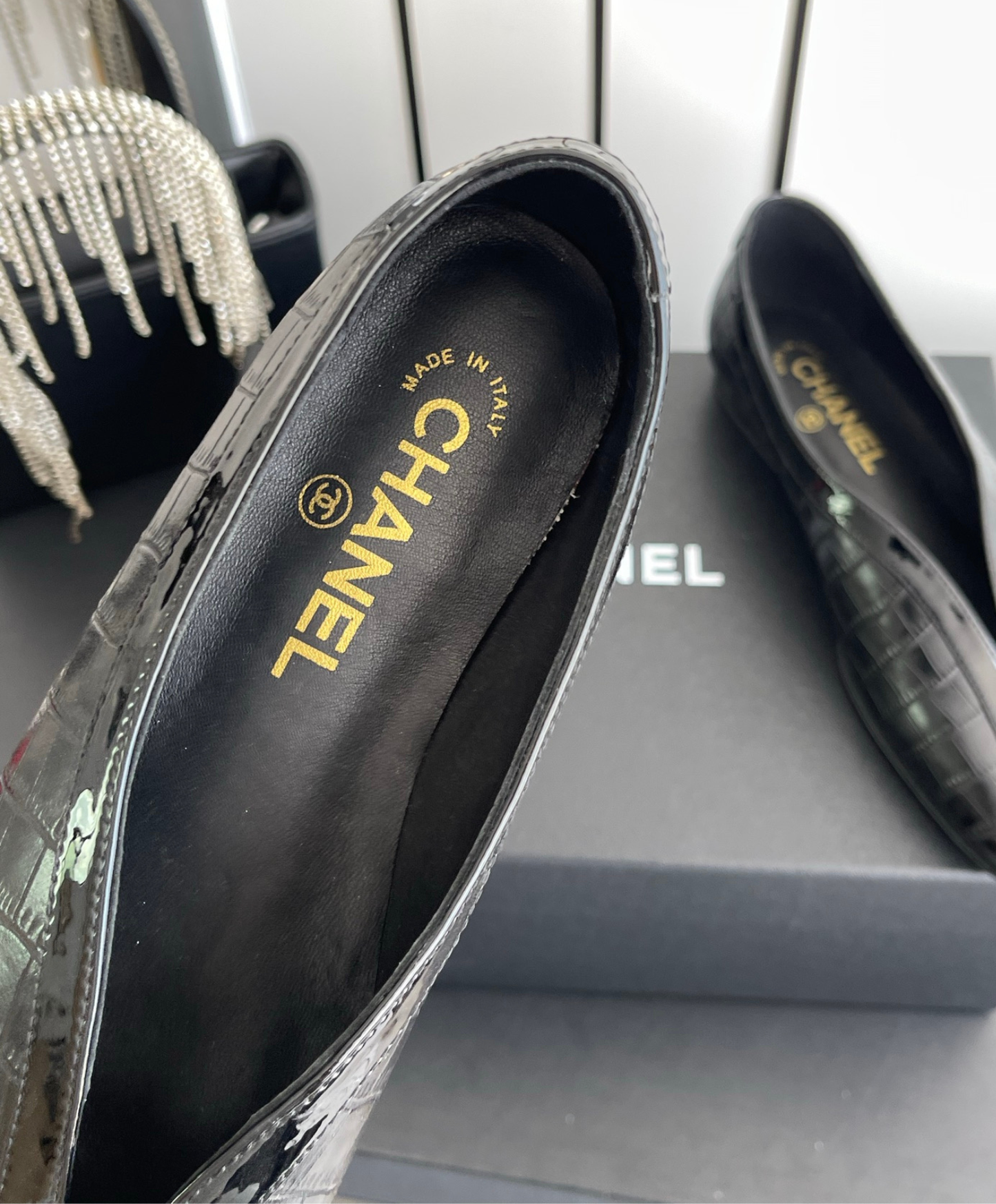 V-Cut Flat