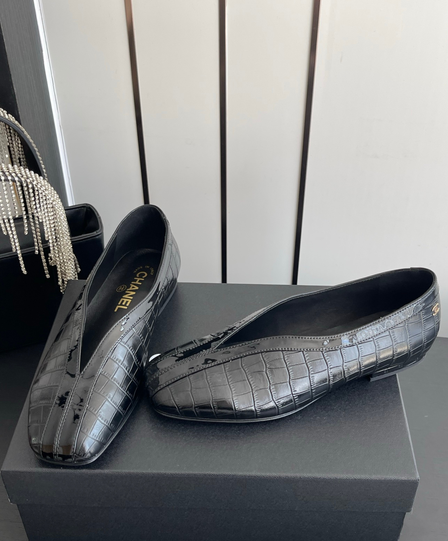 V-Cut Flat