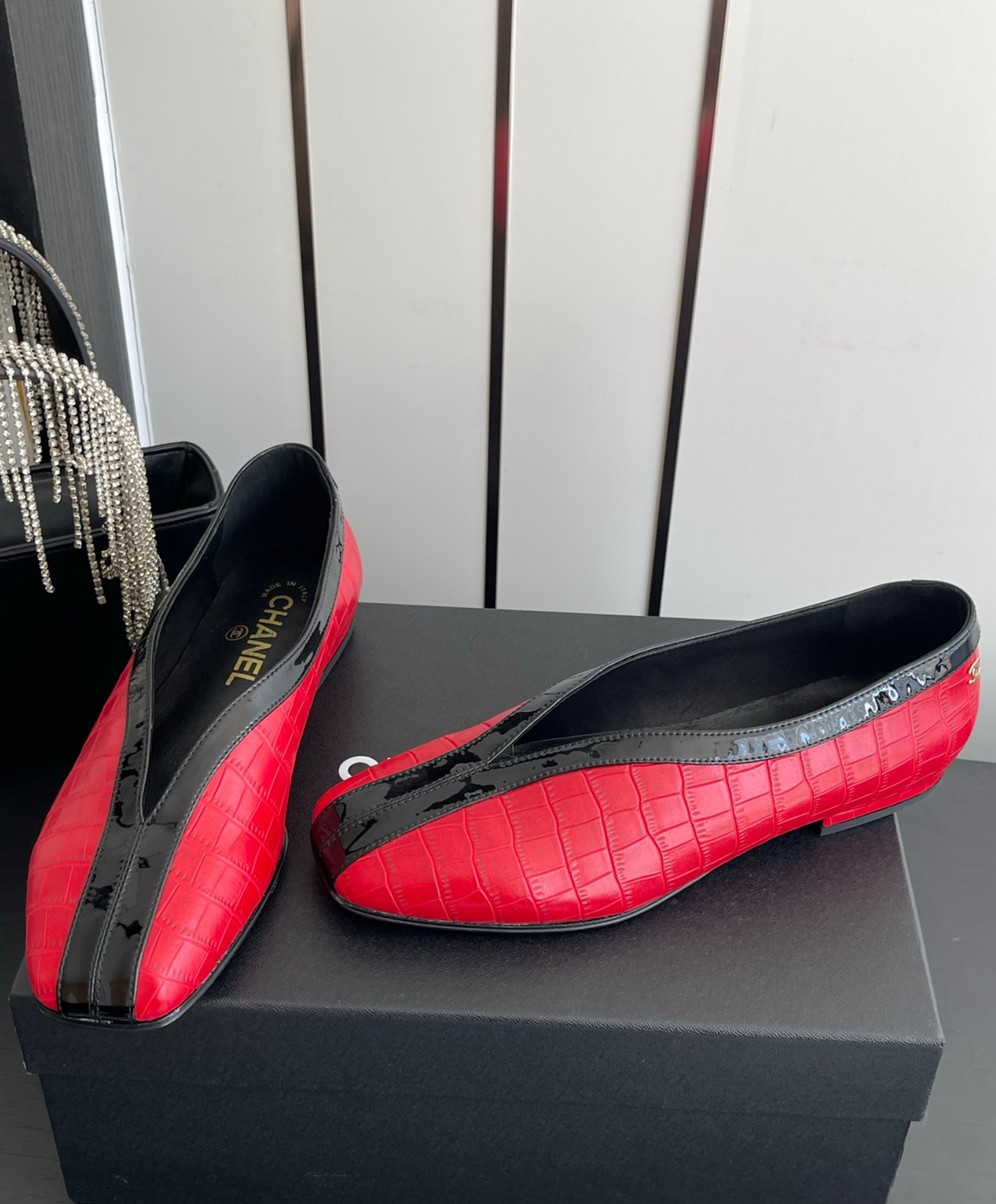 V-Cut Flat